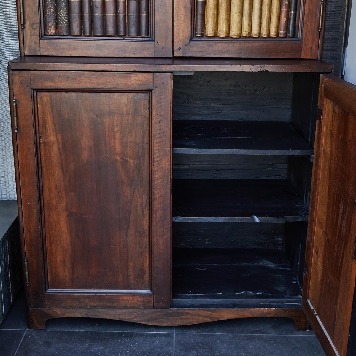 Early 19th Century Italian Cupboard with False Book Spines In Good Condition For Sale In Los Angeles, CA