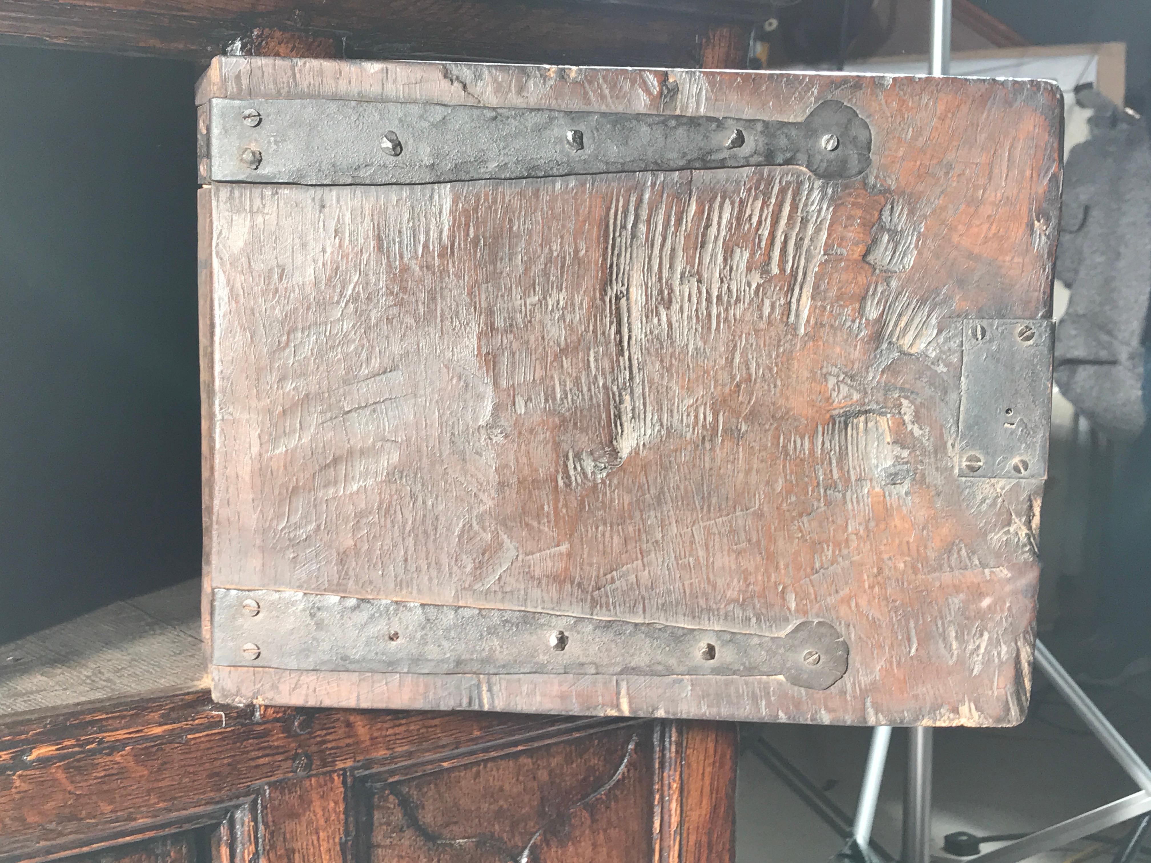 Cupboard Linenfold Carving Oak Narrow 17 Century For Sale 4