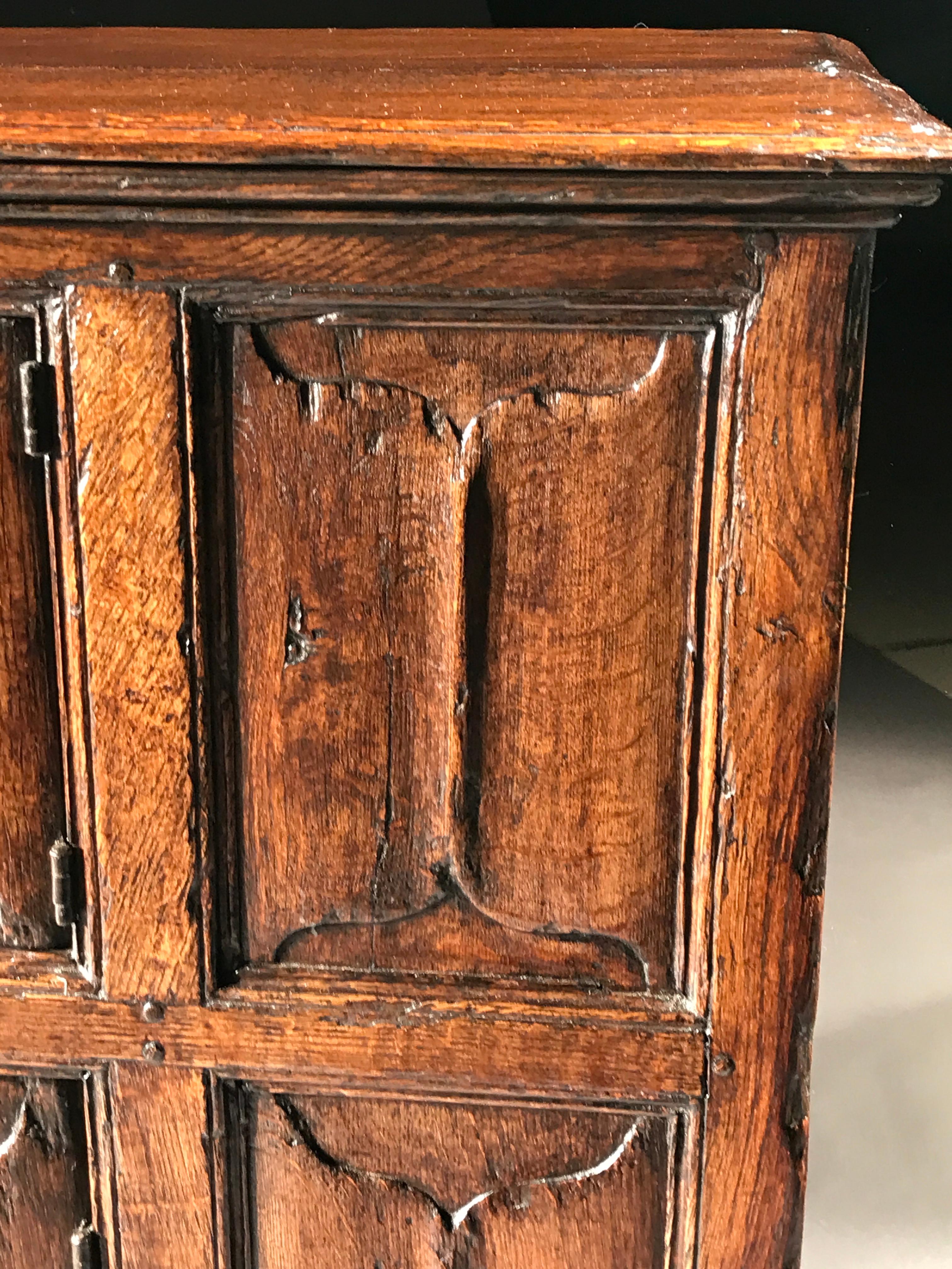 Cupboard Linenfold Carving Oak Narrow 17 Century In Good Condition For Sale In BUNGAY, SUFFOLK
