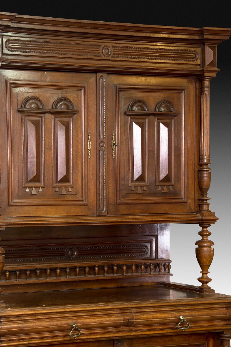 Cupboard. Walnut, metal. 19th century. In Good Condition For Sale In Madrid, ES