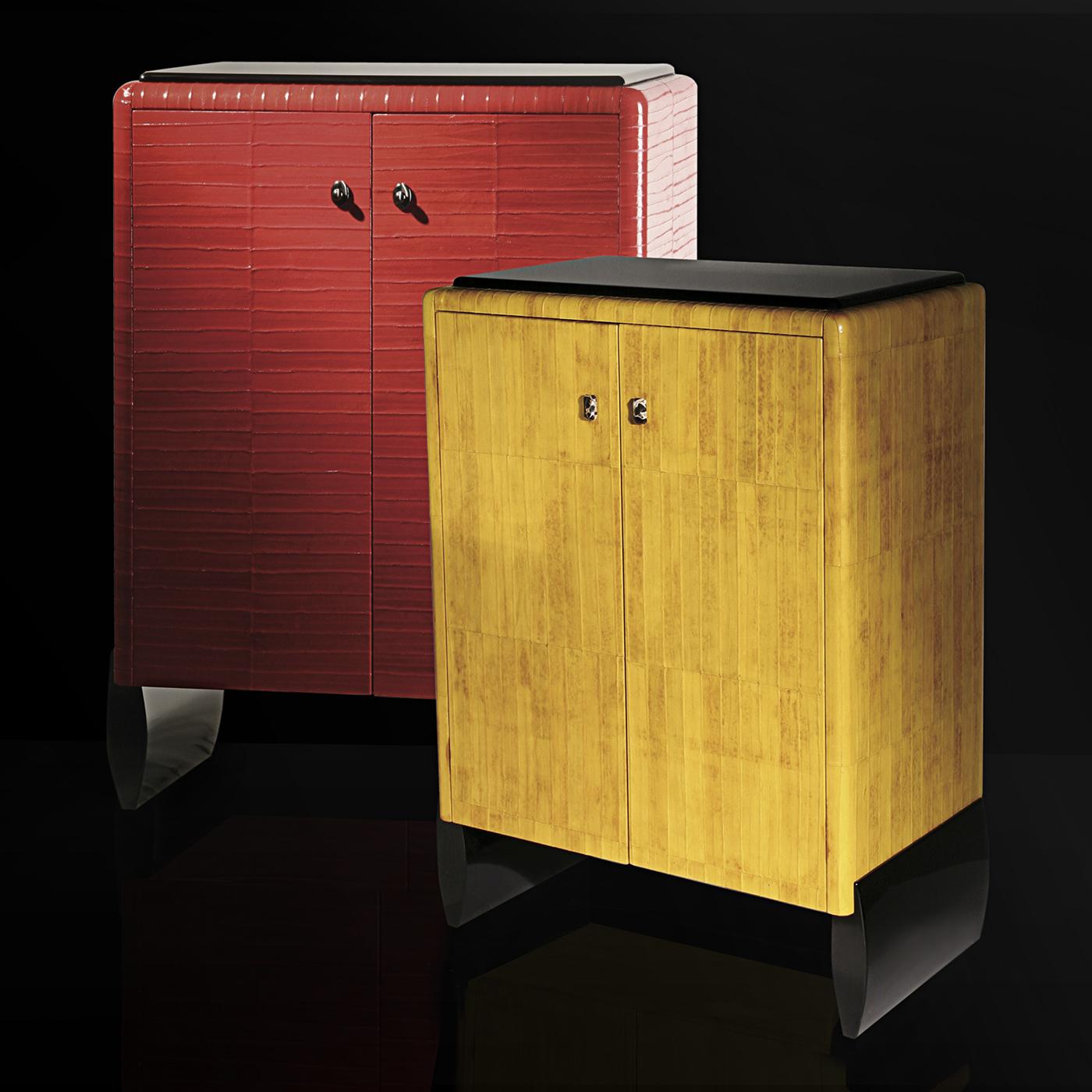 Cupboard with Eel Skin In New Condition In Milan, IT