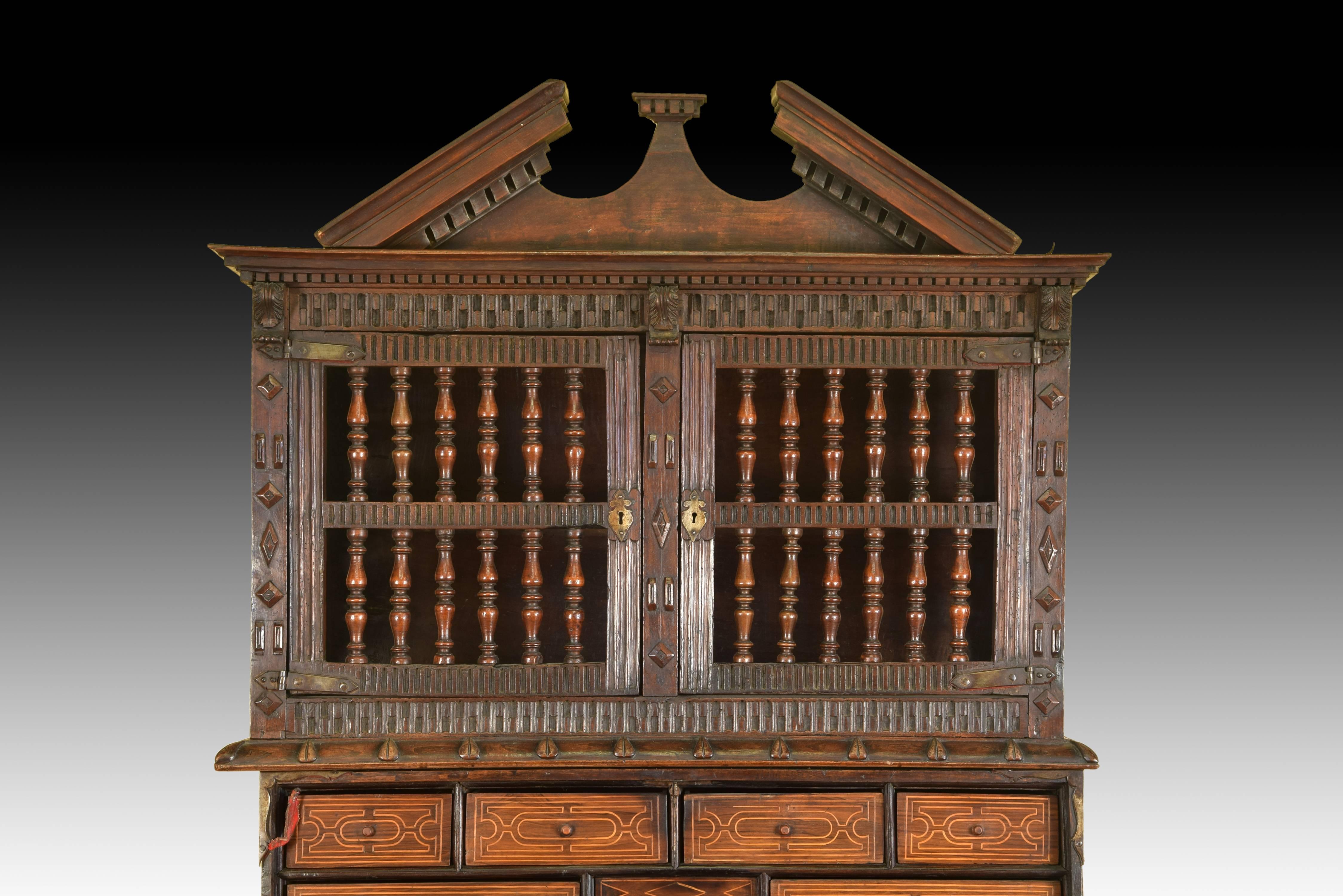 Geschirrschrank mit Schreibtisch, Holz, Schmiedeeisen, Asturias, Spanien 17. Jahrhundert (Barock) im Angebot