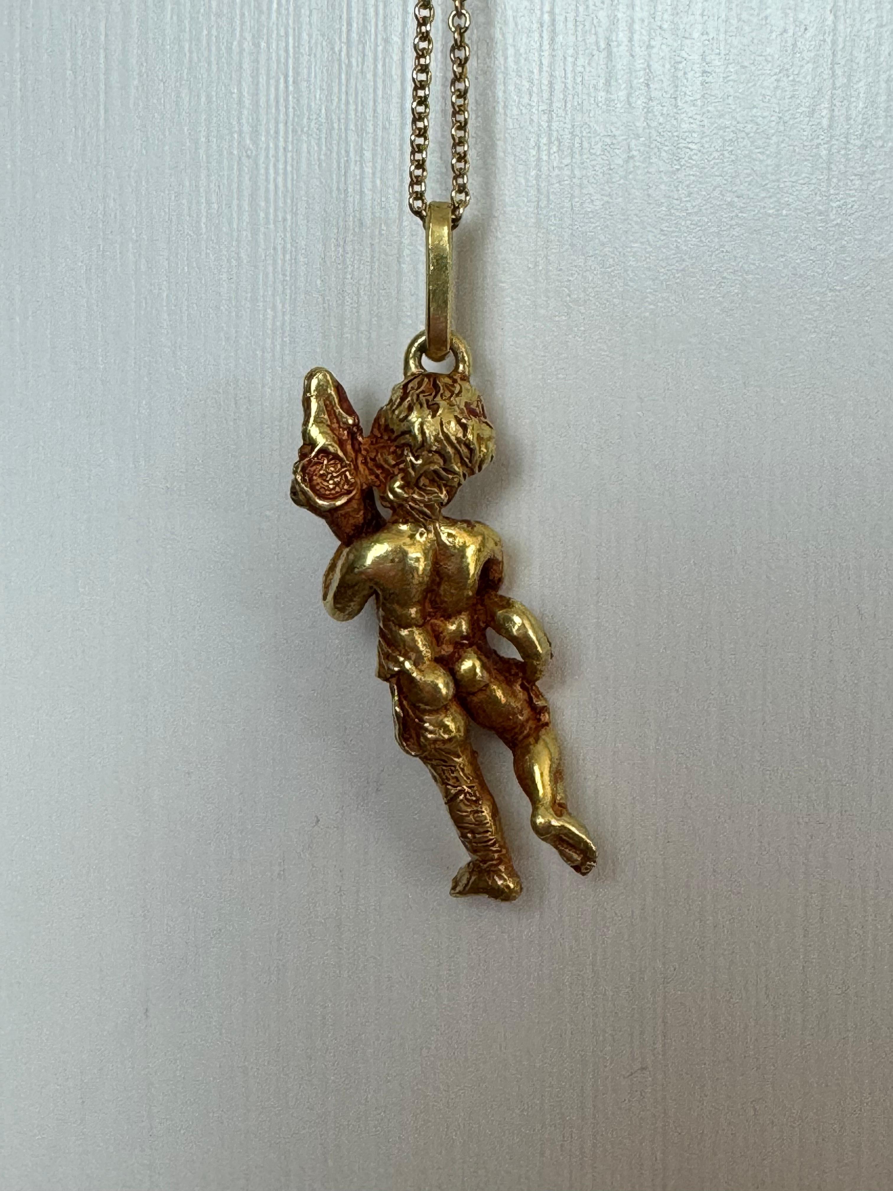 Ciondolo scolpito in oro 18k 