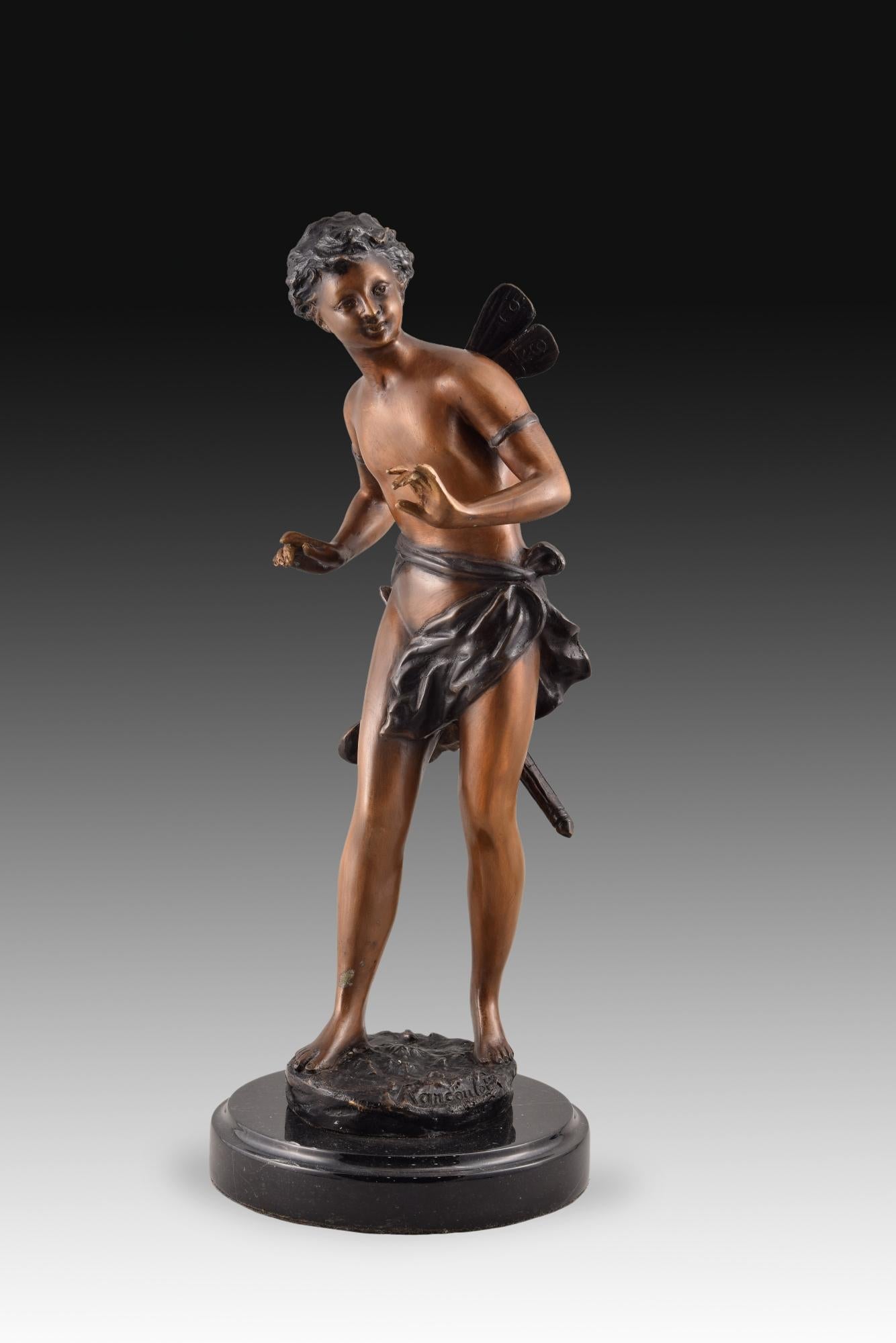 Lost wax casting. Marble base.
The god of love is distinguished from classical mythology by the quiver of arrows on its back and by the wings that are butterfly instead of feathered, the most frequent attribute. This theme was very common in the