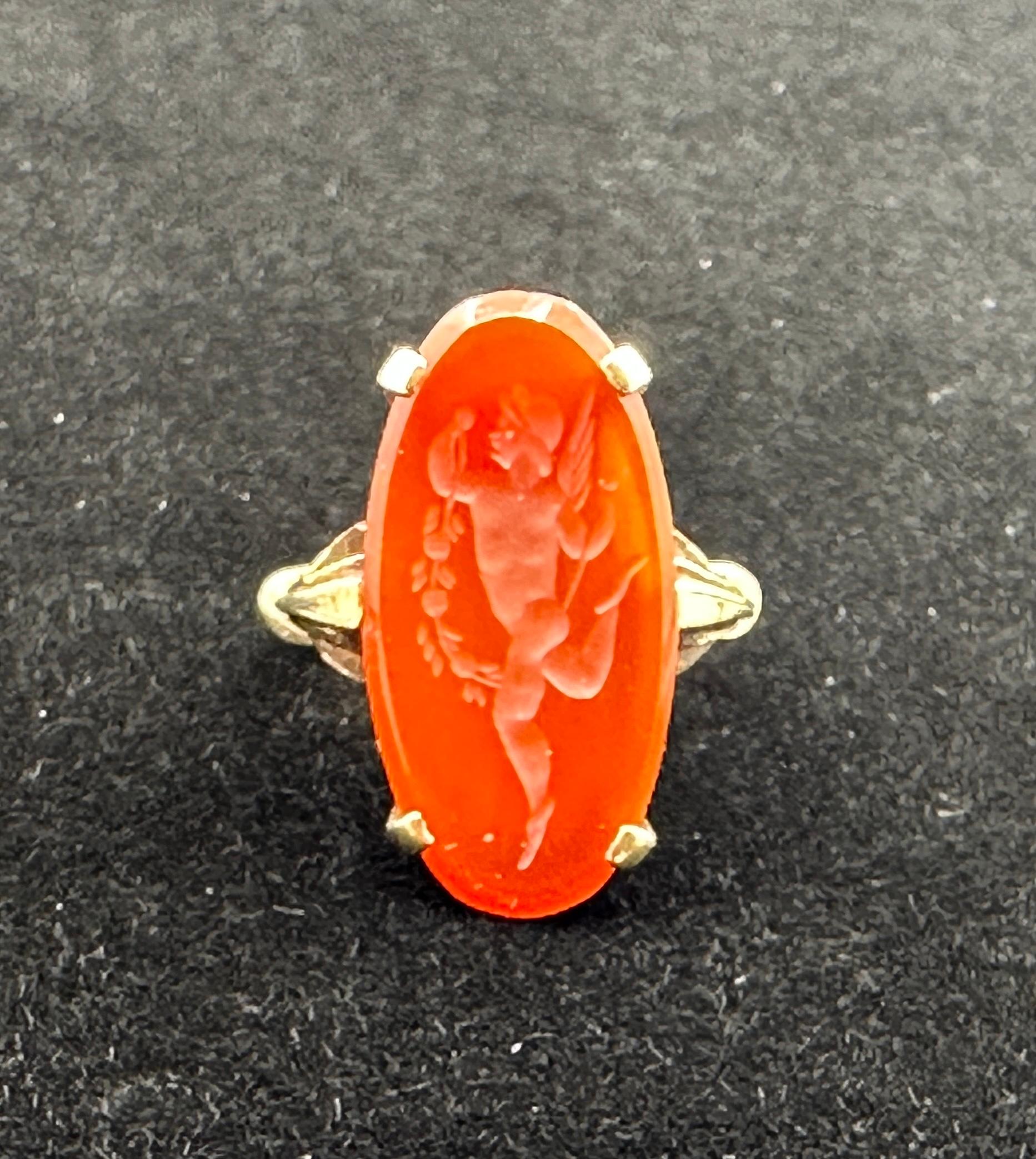Femenino o masculino Cupido Eros Dios del Amor Anillo calcográfico Ágata Oro Neoclásico Victoriano 1890 en venta