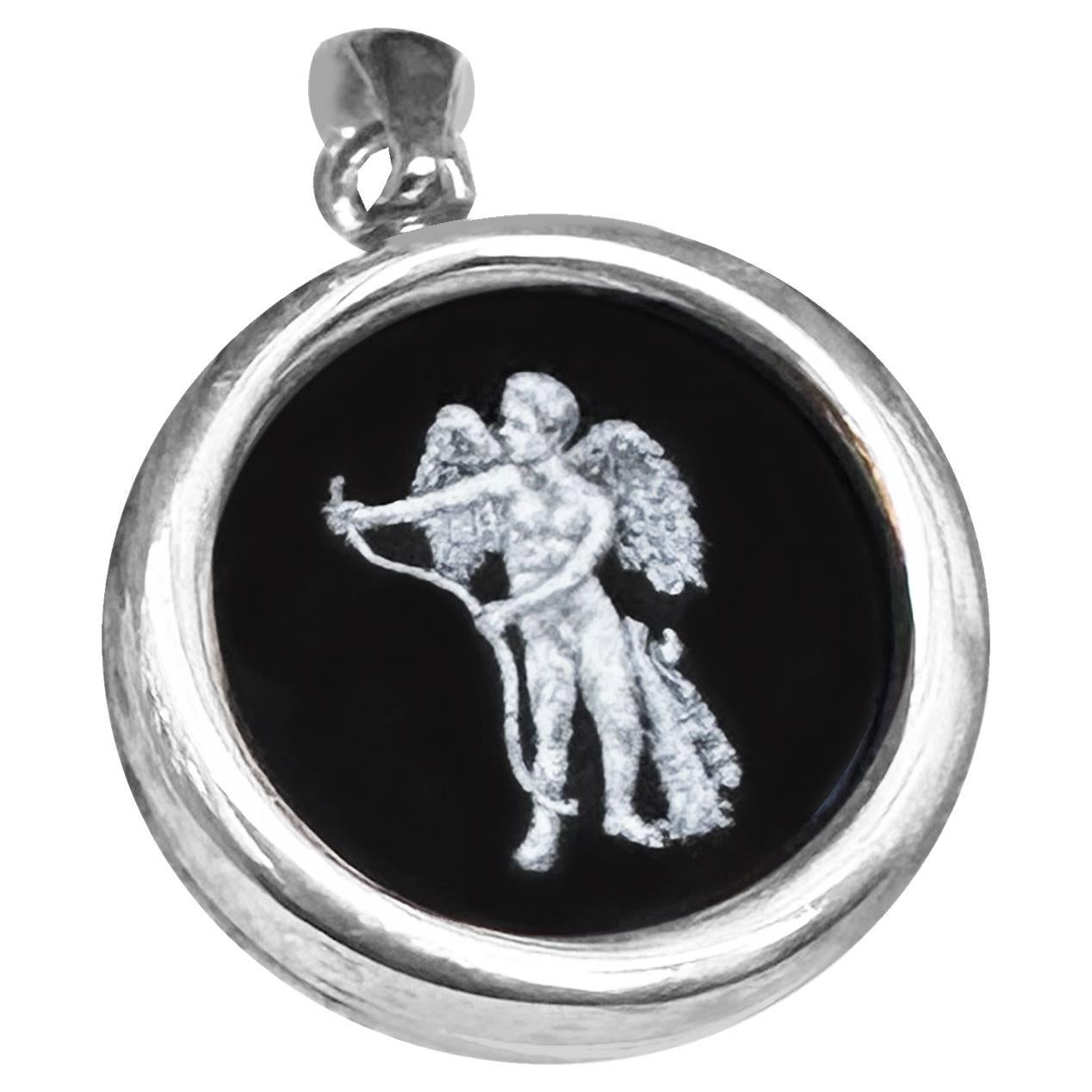 CUPIDO Dipinto a mano su onice Ciondolo in argento 925