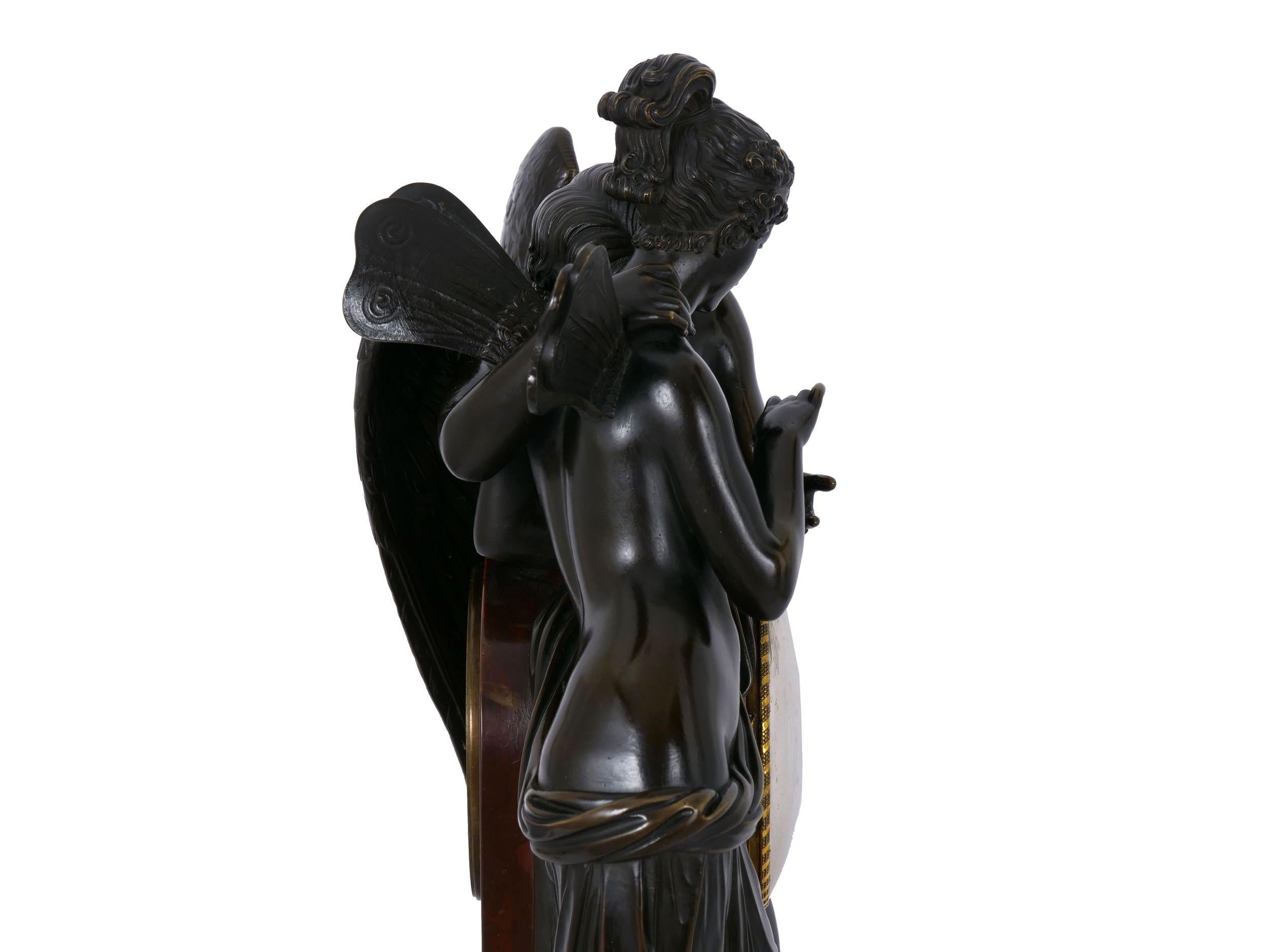Horloge de cheminée Cupidon et Psyché en bronze de style Empire français, vers 1815 3