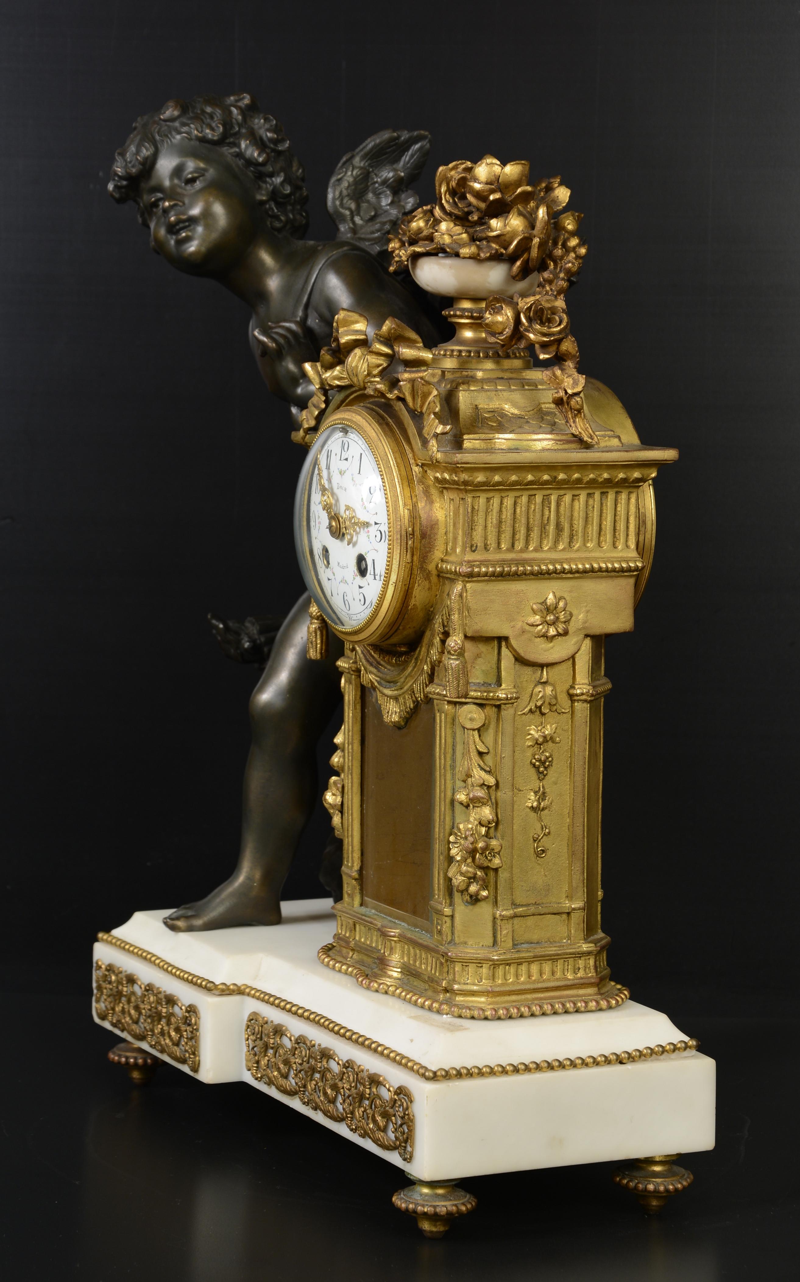 French table clock of the 19th century, with a sculptural design, composed of a base, the clock itself and the large sculpture that accompanies it, with a round shape. It is a classic 