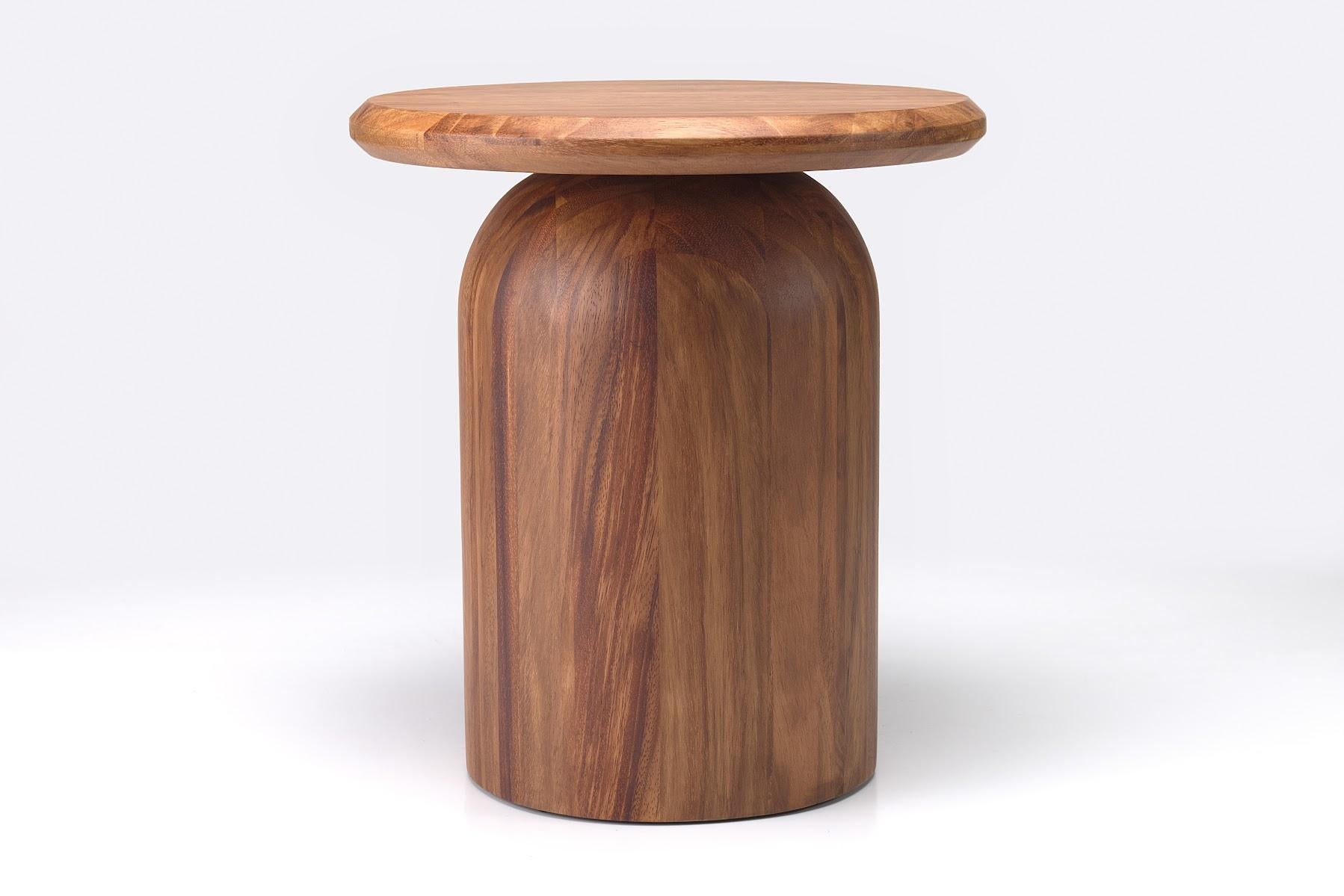 Fait main Cluster de 3 tables en bois de guanacaste en vente