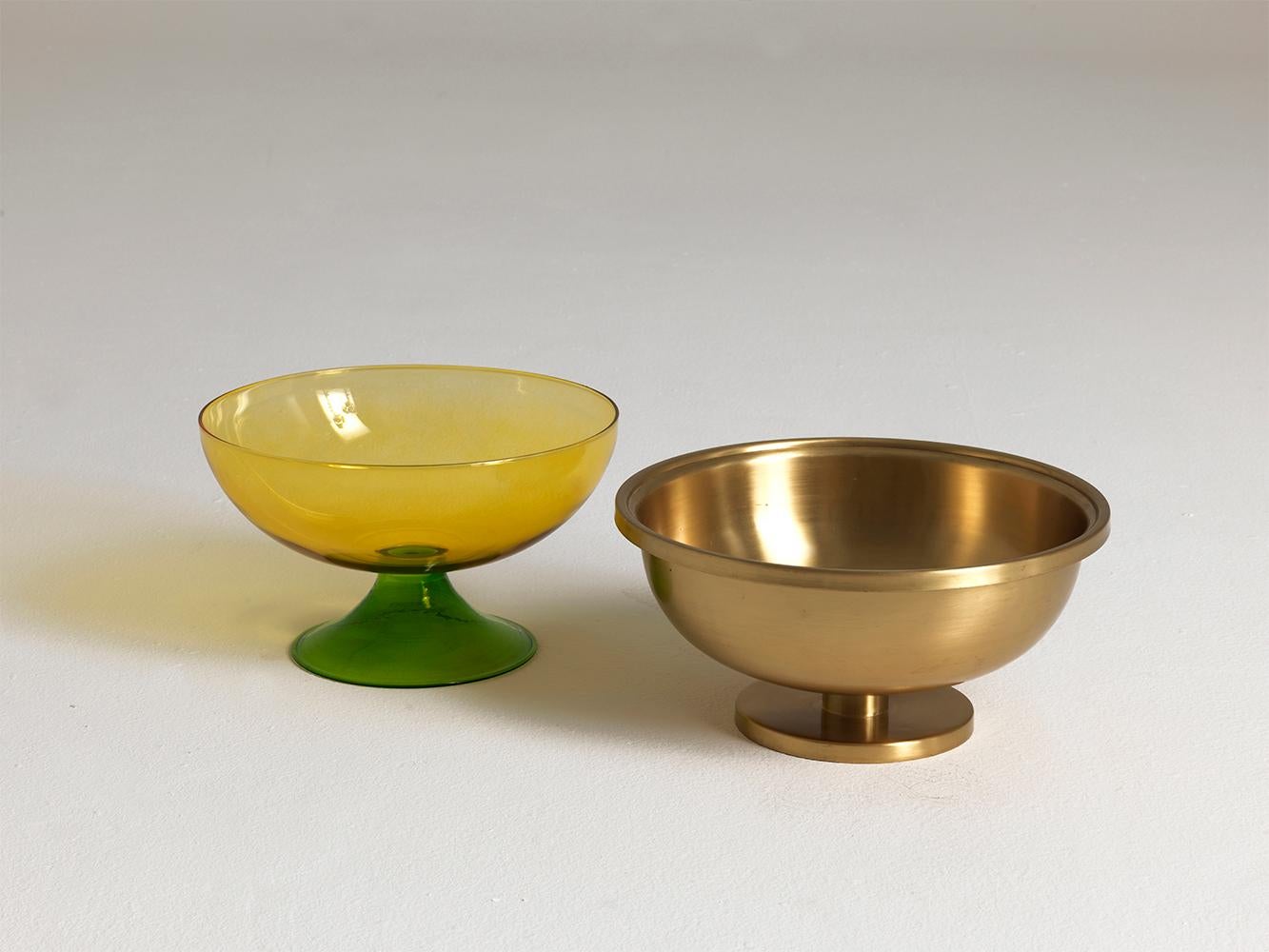 Cuppone brass and Cuppone glass is a composition of a large brass bowl with a
large red and burgundy blown-glass bowl that belongs to the Tablejoy collection, a
family of tableware designed by Aldo Cibic for Paola C., characterized by an