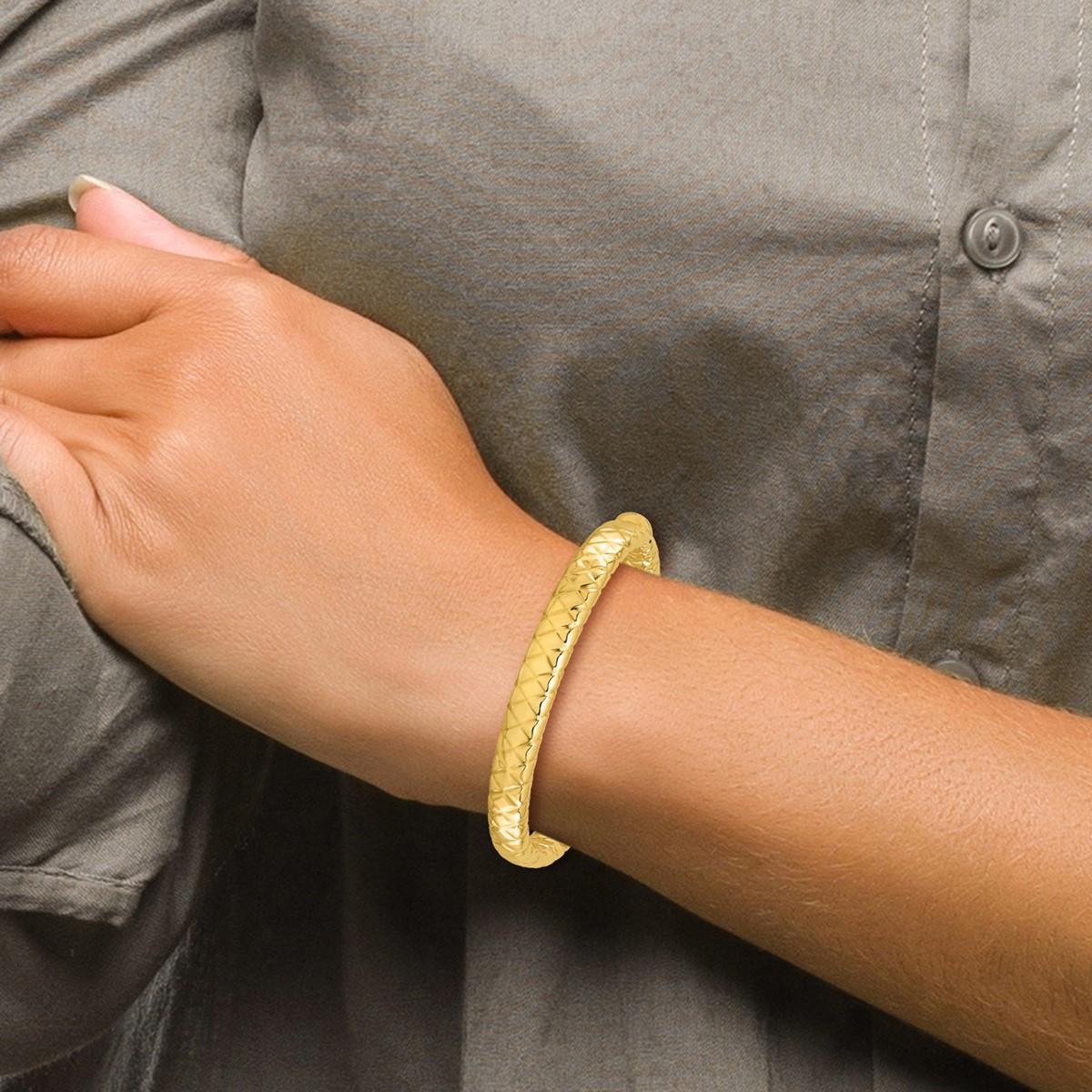 Curata Bracelet jonc à charnières et rainuré coussin de 8 mm en or jaune 14 carats en vente 1