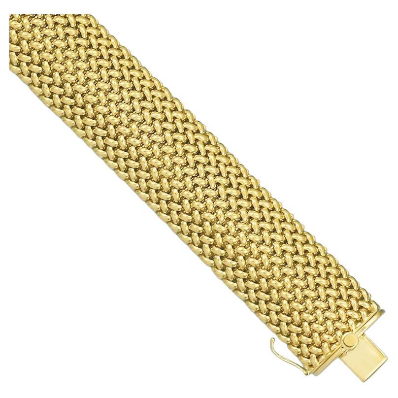 Curata Italian 18k Yellow Gold Heavy Wide Mesh Link Soft Bangle Bracelet For Sale