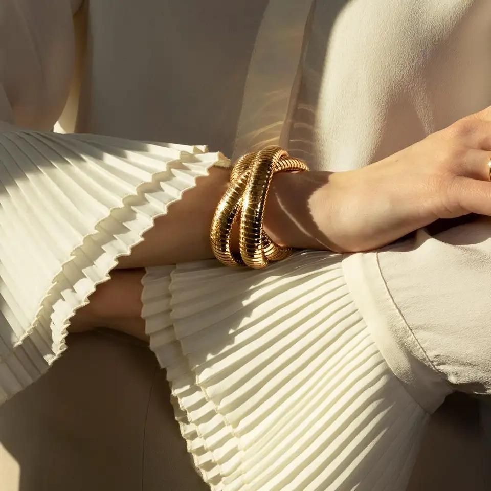 Curata Bracelet jonc tubogas à 3 brins en or jaune 18 carats italien Unisexe en vente