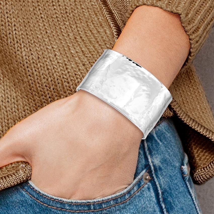 Metal Purity: 14k Stamped
Country of Origin: Italy
Metal Weight: 37.6 grams
Measurement: 37mm wide - Adjustable
Rhodium-Plated
Certificate of Authenticity

The Solid 14k White Gold 37mm Wide Hammered Adjustable Cuff Bangle Bracelet is a beautiful