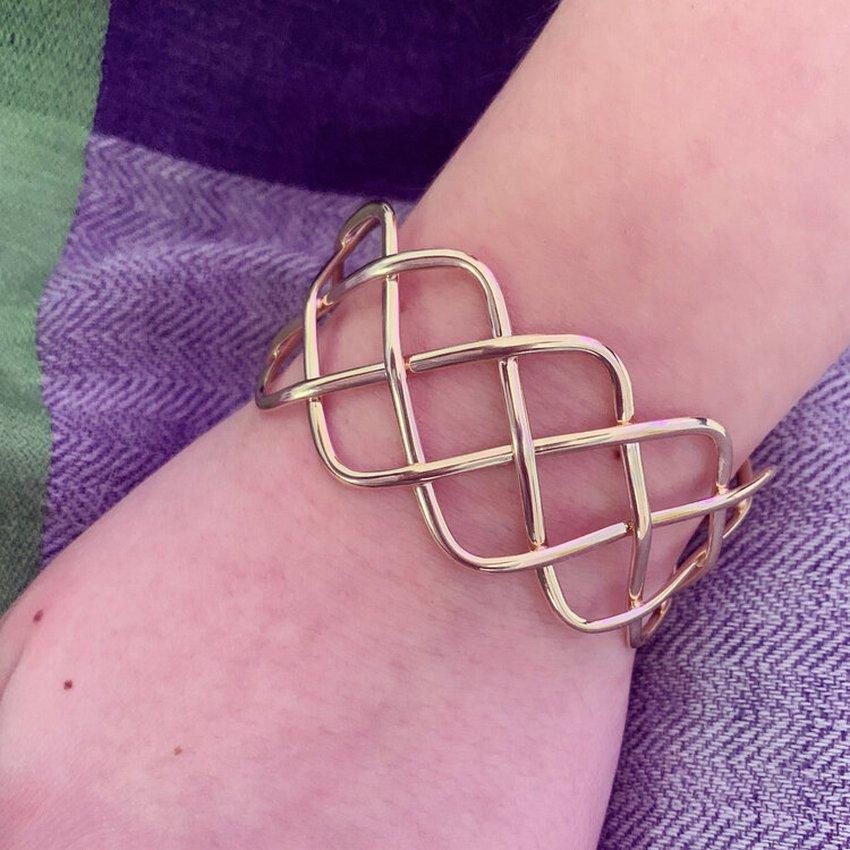 Curata Italian Solid 14k Yellow Gold Wide Woven Adjustable Cuff Bangle Bracelet In New Condition For Sale In Great Neck, NY