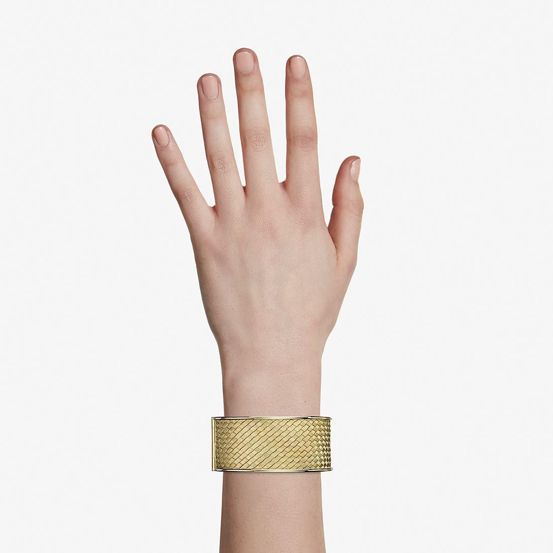 Women's Curata Italian Solid 18k Yellow Gold Wide Basket Weave Cuff Bangle Bracelet
