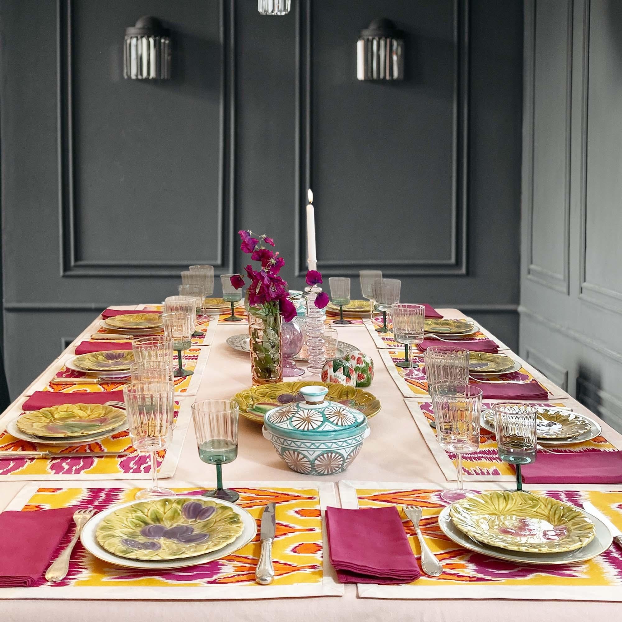 Nos tables sélectionnées

Des tables d'exception mises en place et assemblées avec goût par nos soins, pour vous ! Chaque table est unique, composée d'un mélange d'objets anciens et contemporains, soigneusement sélectionnés par Waww La