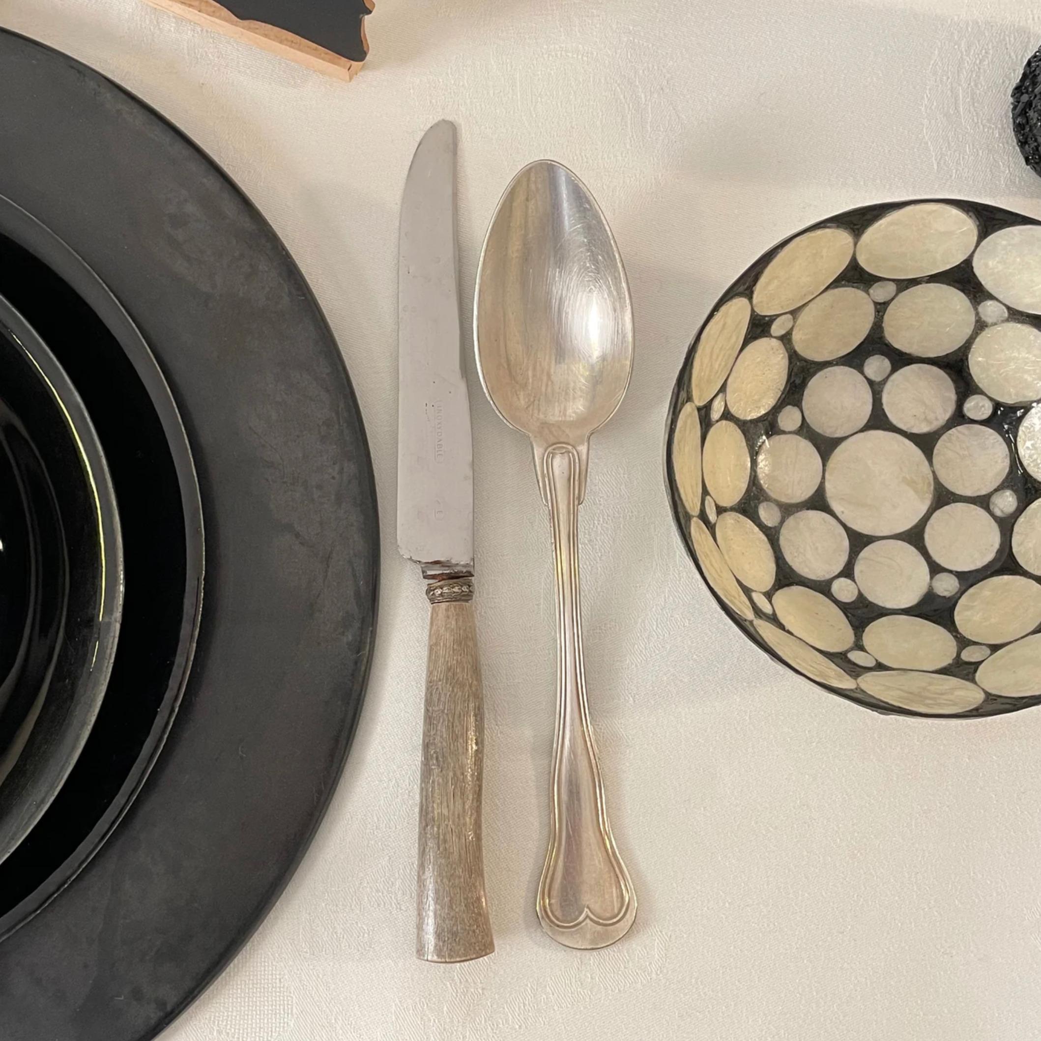 Curated Tables - Yin et Yang (6 pers.) For Sale 6