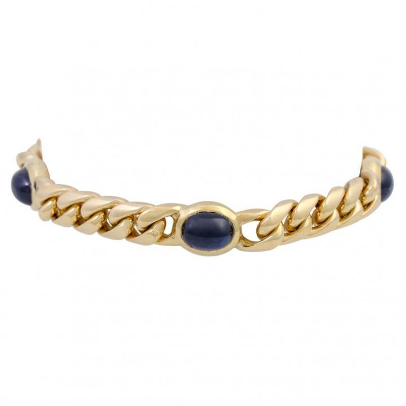GG 14K, L: 20 cm, late 20th century, slight signs of wear, solid workmanship. (2)

Curb link bracelet with 4 cabochon-cut sapphires, 14K YG, L: 20 cm, late 20th century, minor signs of wear, solid workmanship.