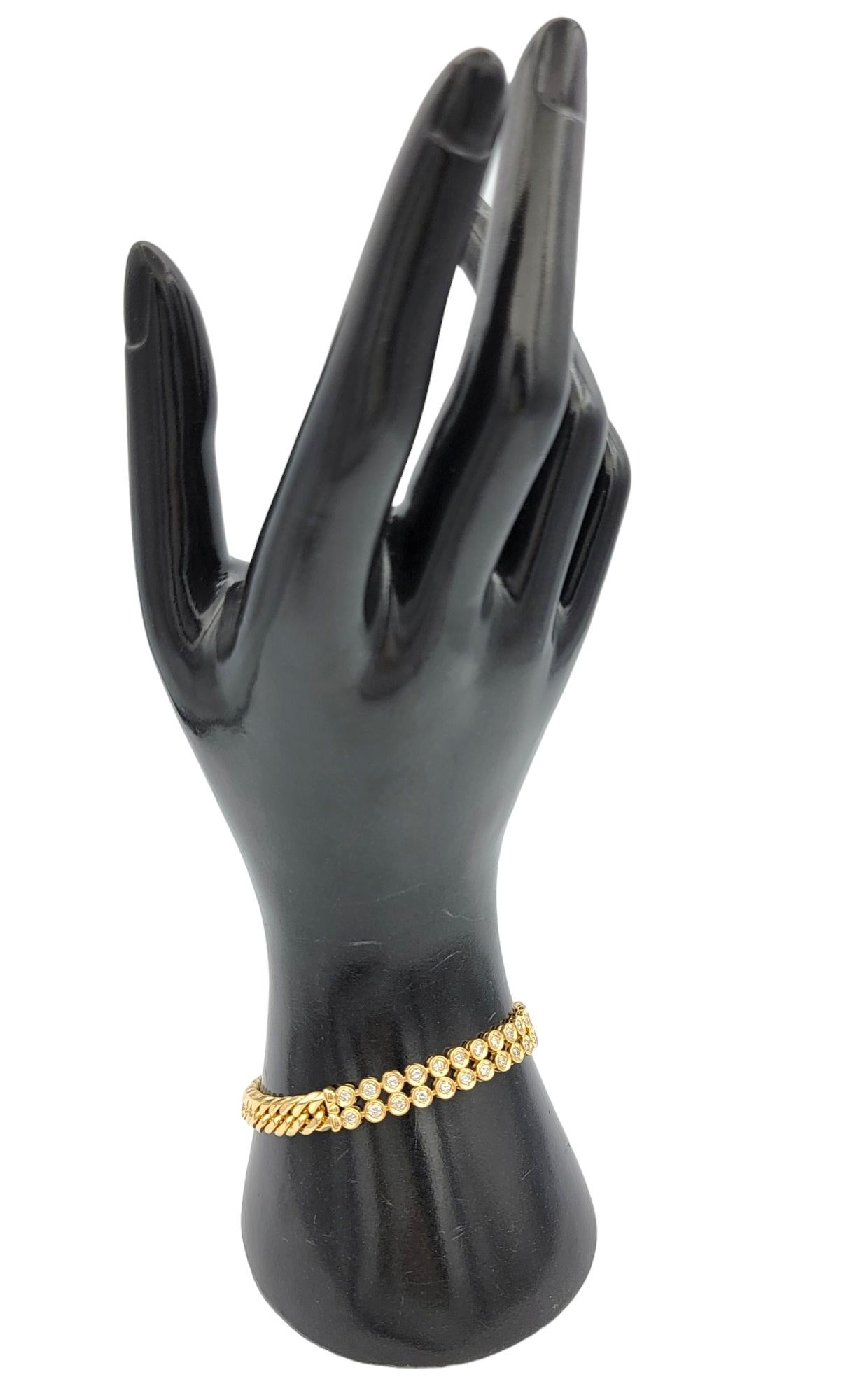 Bracelet à maillons courbés en or jaune 18 carats serti de diamants ronds sertis sur le chaton en vente 3