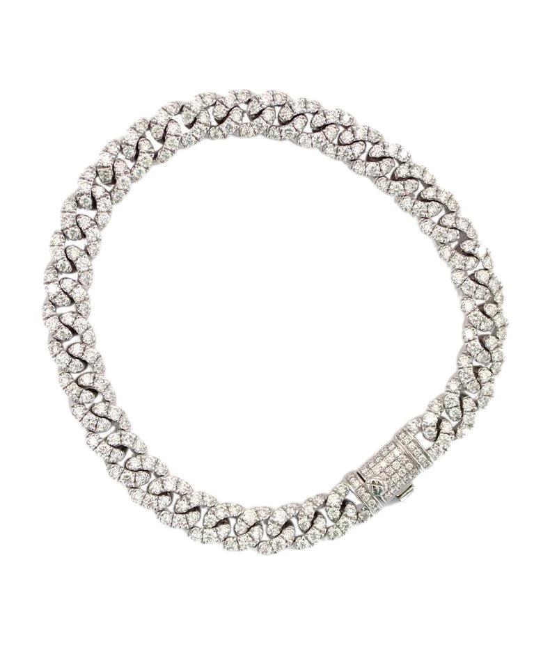 Discover the exquisite elegance of our Curb Link Diamond Bracelet, a masterpiece that blends timeless design with modern luxury. This diamond bracelet is not just a piece of jewelry; it's a symbol of sophistication and style. What makes this curb