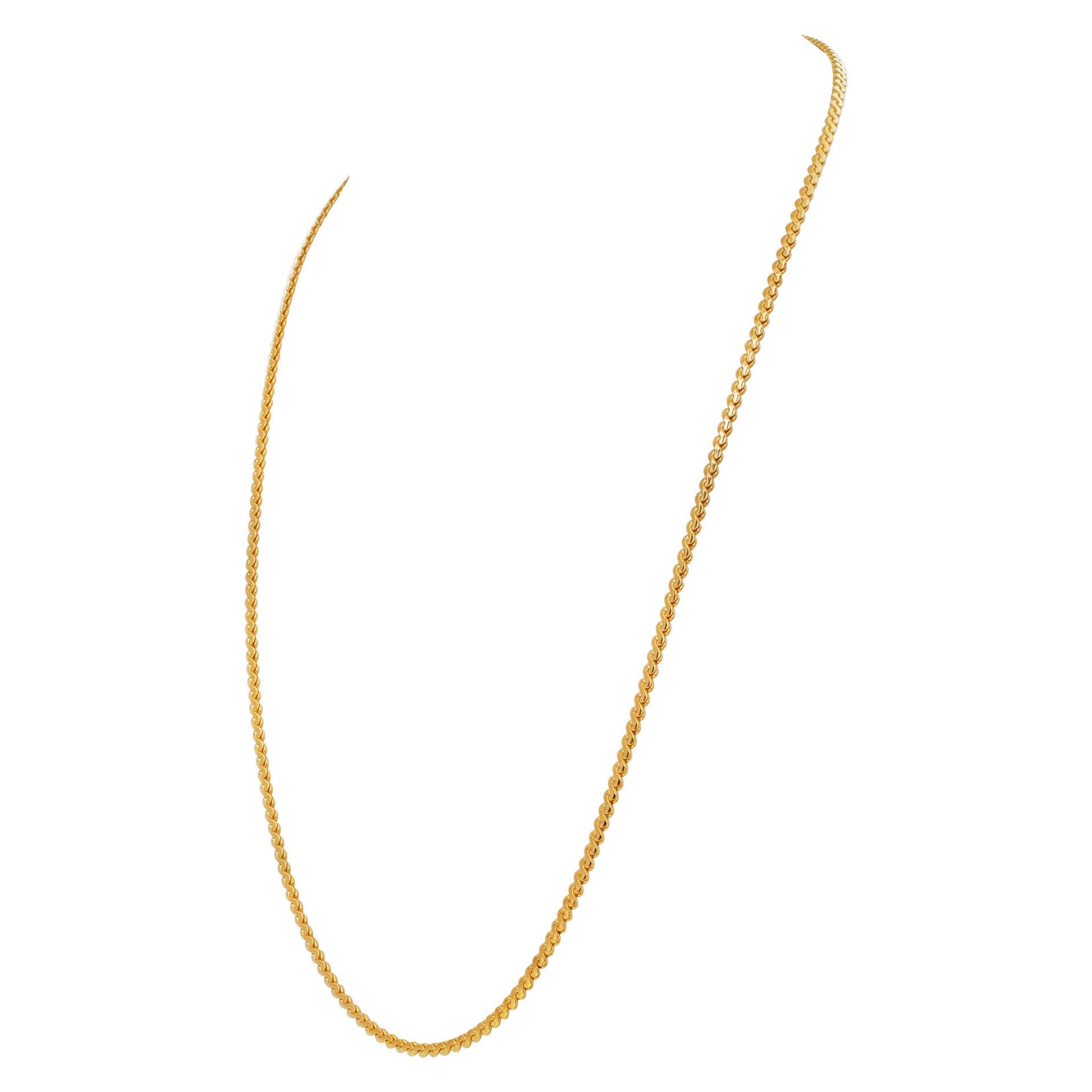 Curb link neklace in 14k yellow gold. Mecklace length: 23