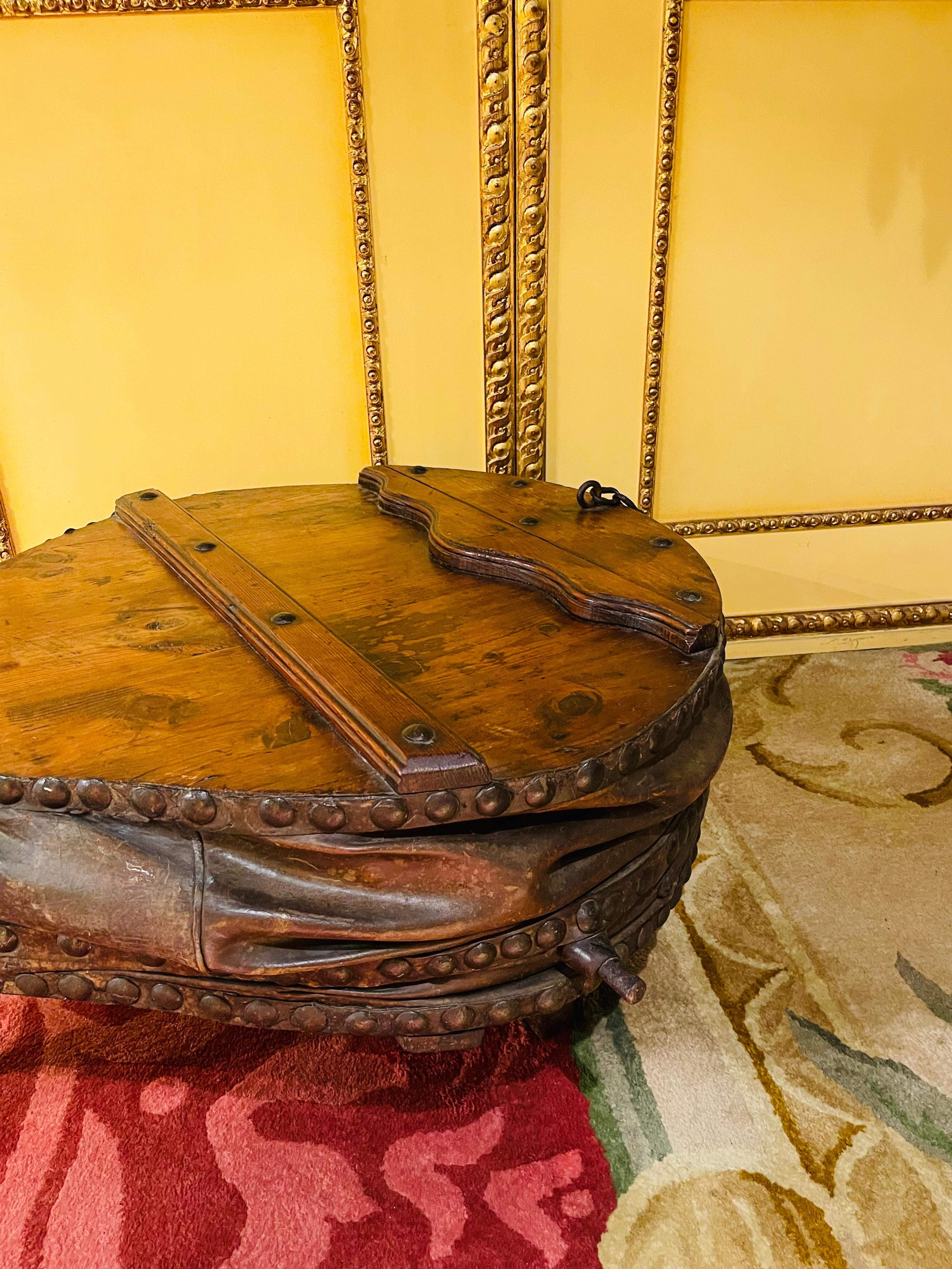 Curious Antique Industrial Bellows as a Coffee Table, Around 1880 In Good Condition For Sale In Berlin, DE