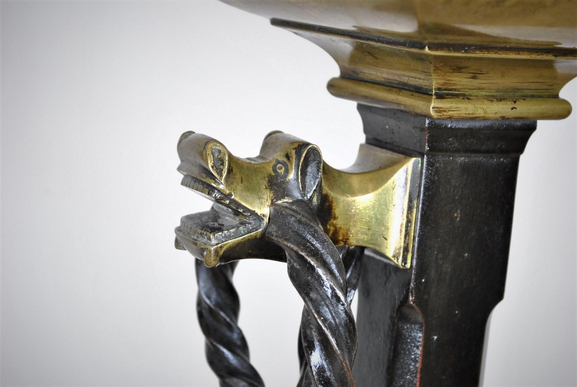 Curious Paar Feuerböcke aus patinierter Bronze und Eisen, im gotischen Stil, mit (Französisch) im Angebot