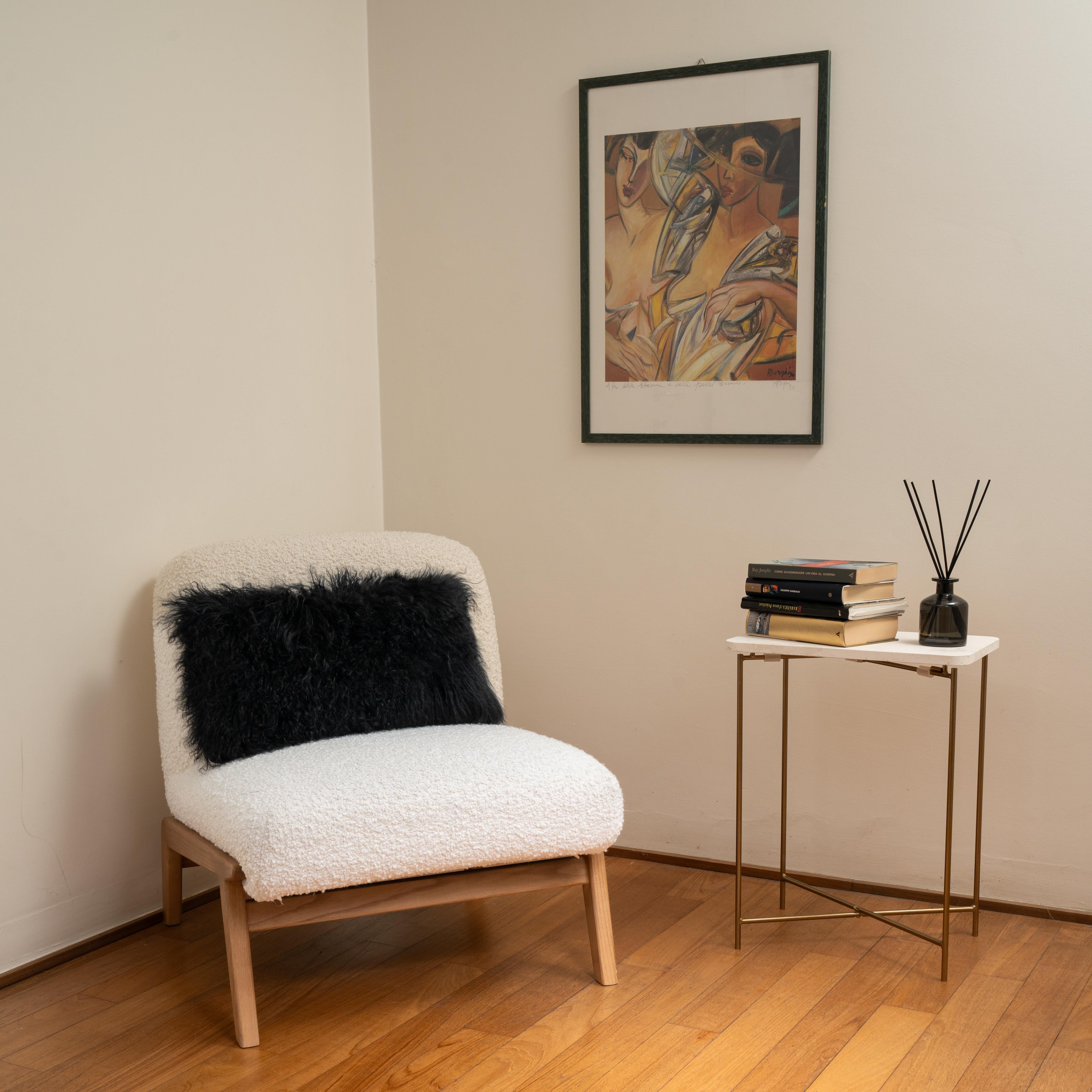 Tibetisches schwarzes Lendenkissen aus Lammfell von Muchi Decor, hergestellt in Italien (Handgefertigt) im Angebot