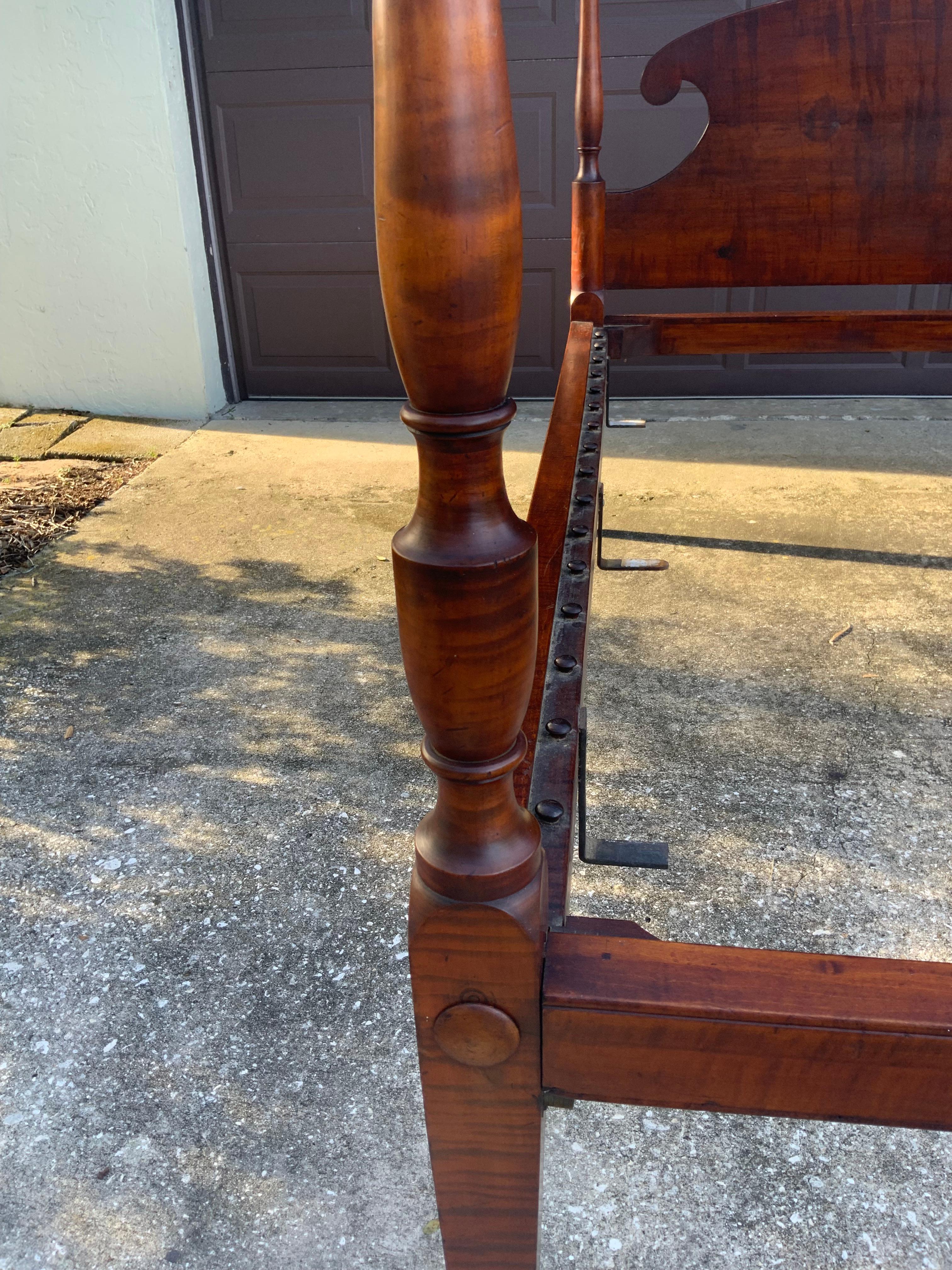 Letto a baldacchino in acero riccio in vendita 4