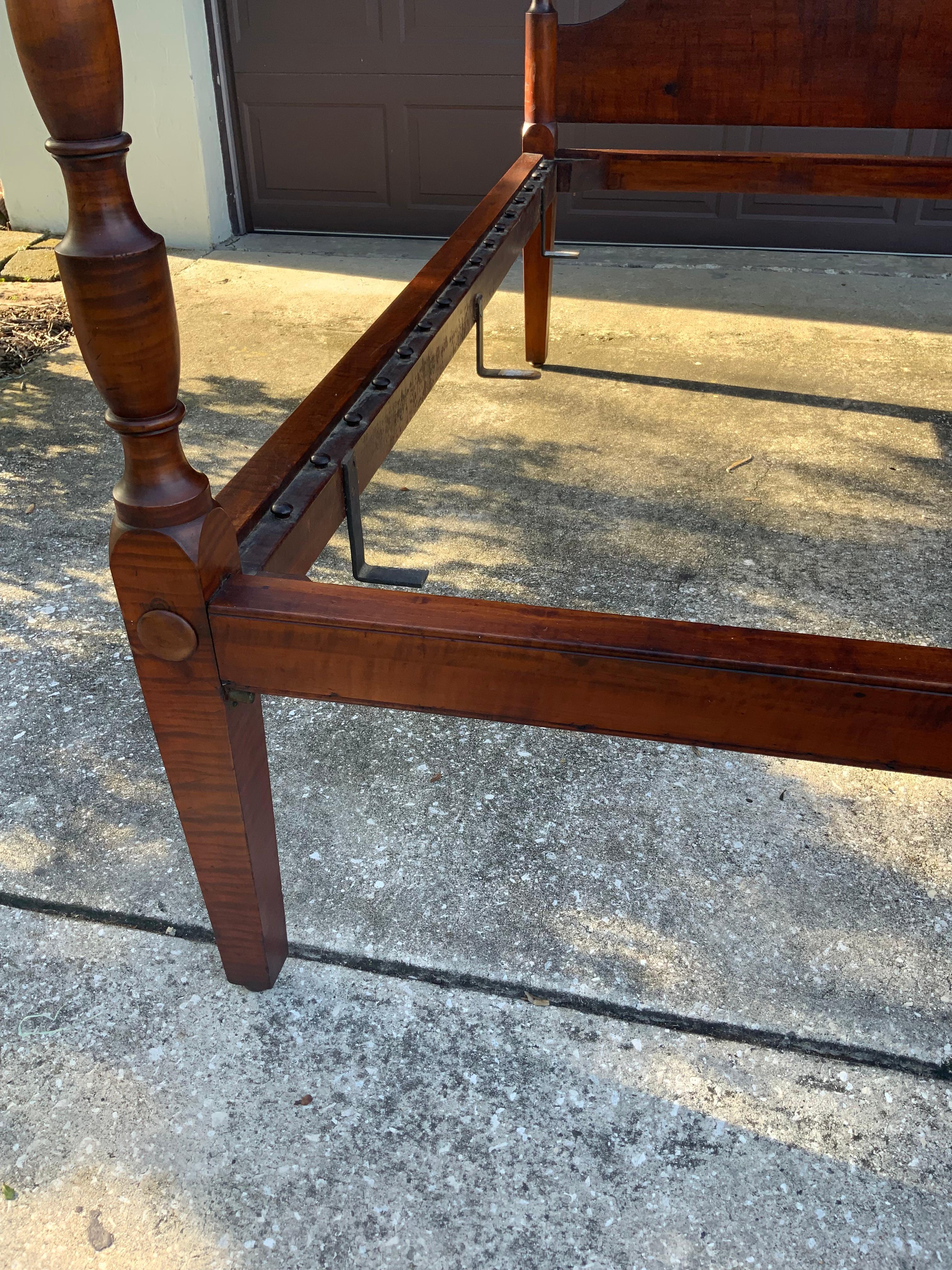 Letto a baldacchino in acero riccio in vendita 7