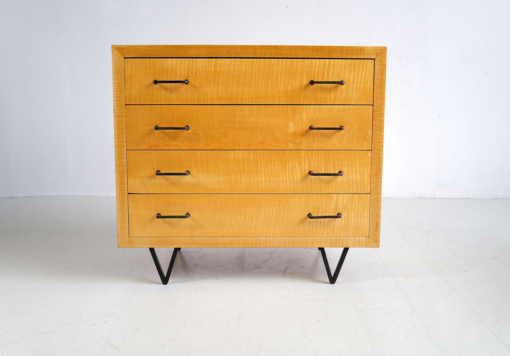Mid-Century moderno Cassettiera in acero riccio, Francia 1960 in vendita
