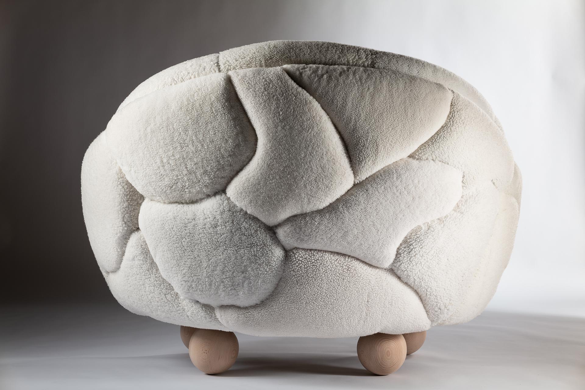 The creation of this wonderful armchair is the result of a meticulous work, which
demands patience, precision and thoroughness from our upholsterers.
This armchair has been created by our Office Design.
This Unique Piece will make your home a place