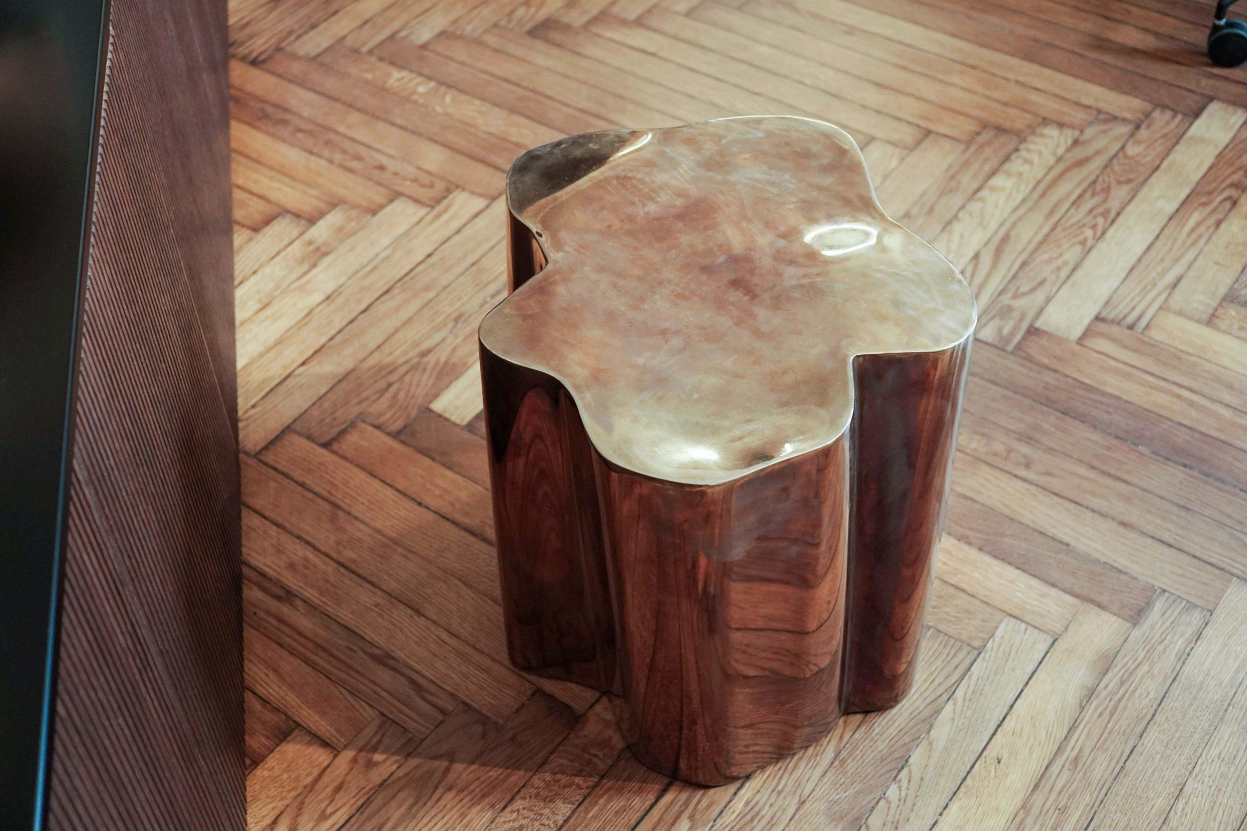 Moderne Table d'appoint contemporaine en acier inoxydable par Anadora Lupo en vente