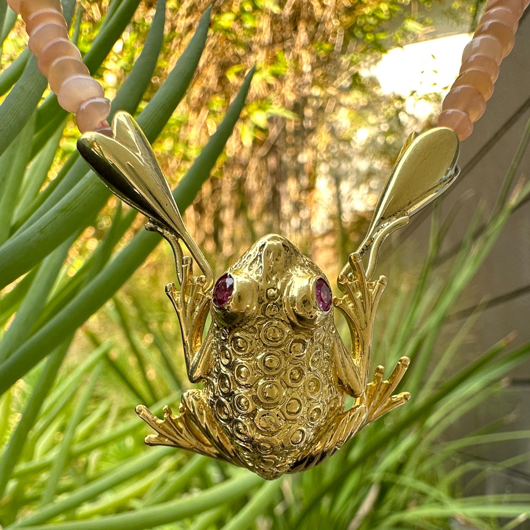 gold frog pendant