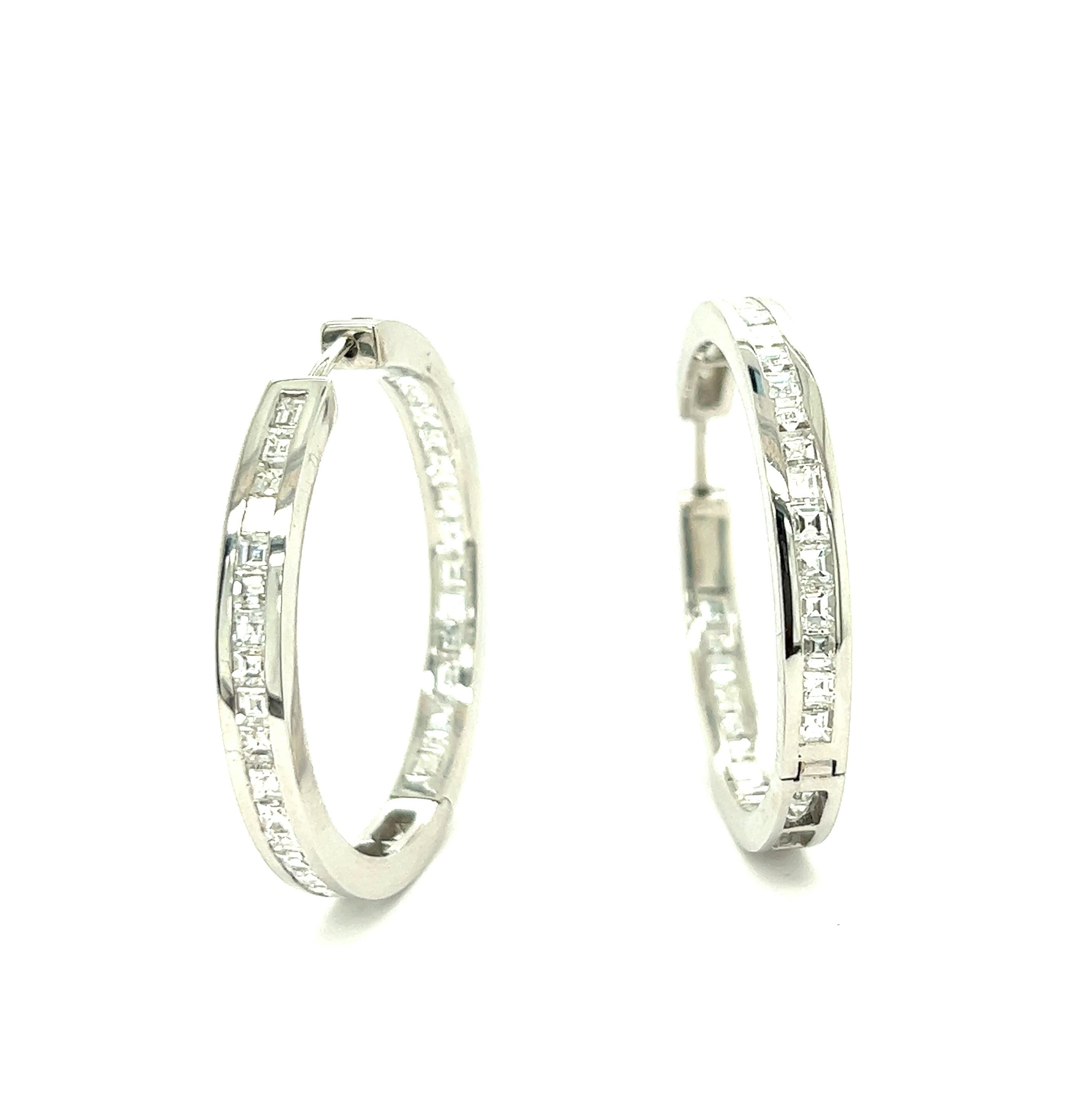 Orecchini a cerchio in oro bianco 18 carati con diamante Curnis

Diamanti taglio quadrato, incastonati su oro bianco 18 carati; marchiato Curnis, 750

Diametro del cerchio: 3,3 cm
Peso totale: 14,8 grammi