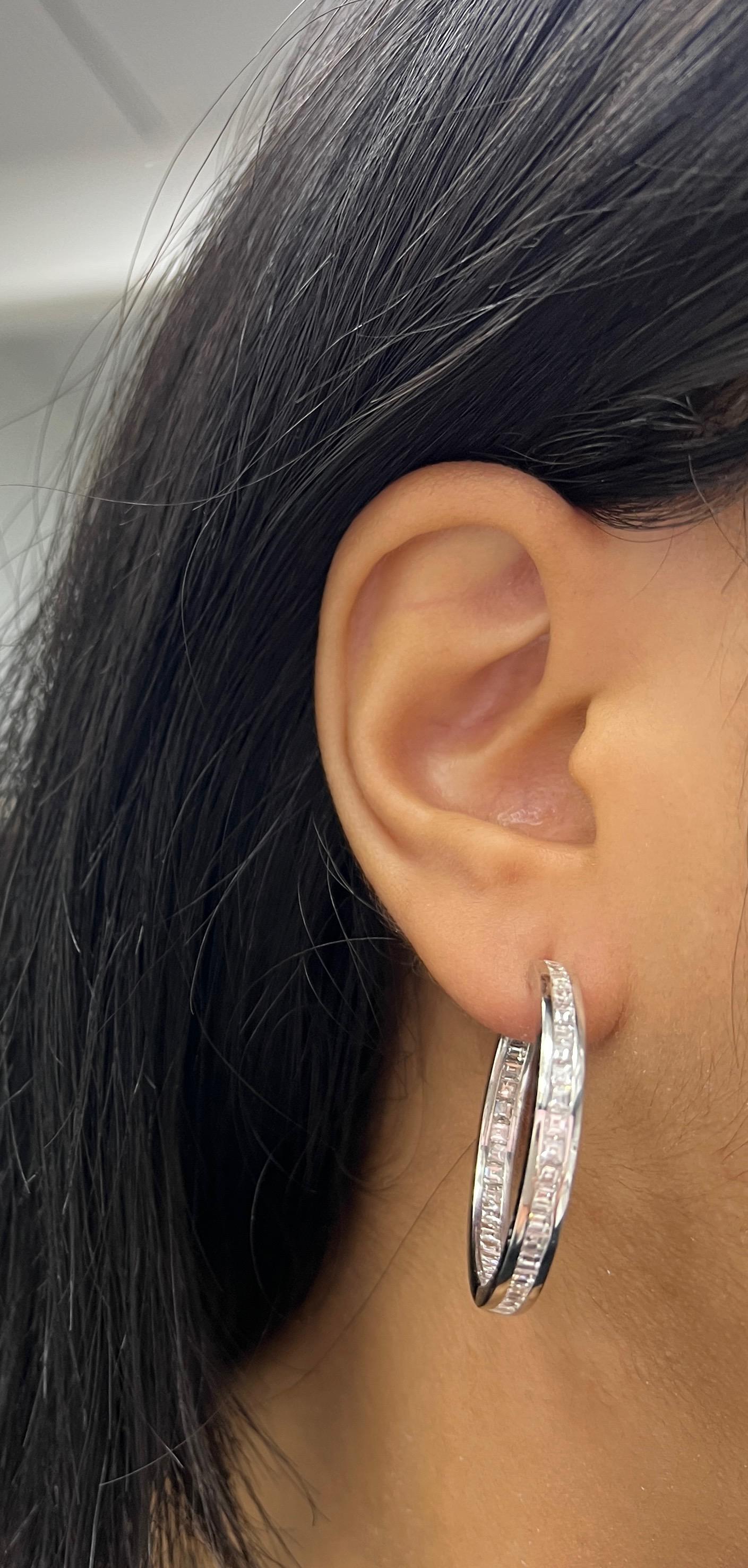 Orecchini a cerchio in oro bianco 18 carati con diamante Curnis in vendita 2