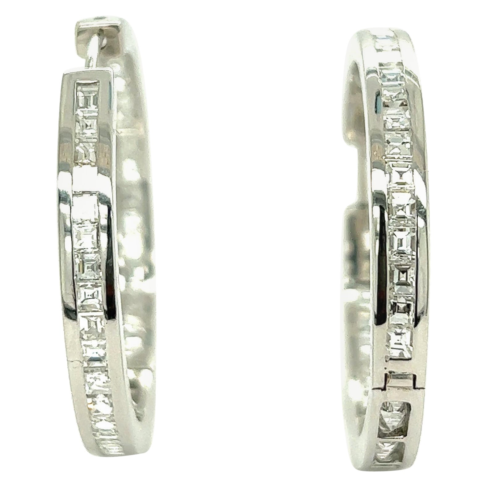 Curnis Creolen aus 18 Karat Weißgold mit Diamanten im Angebot
