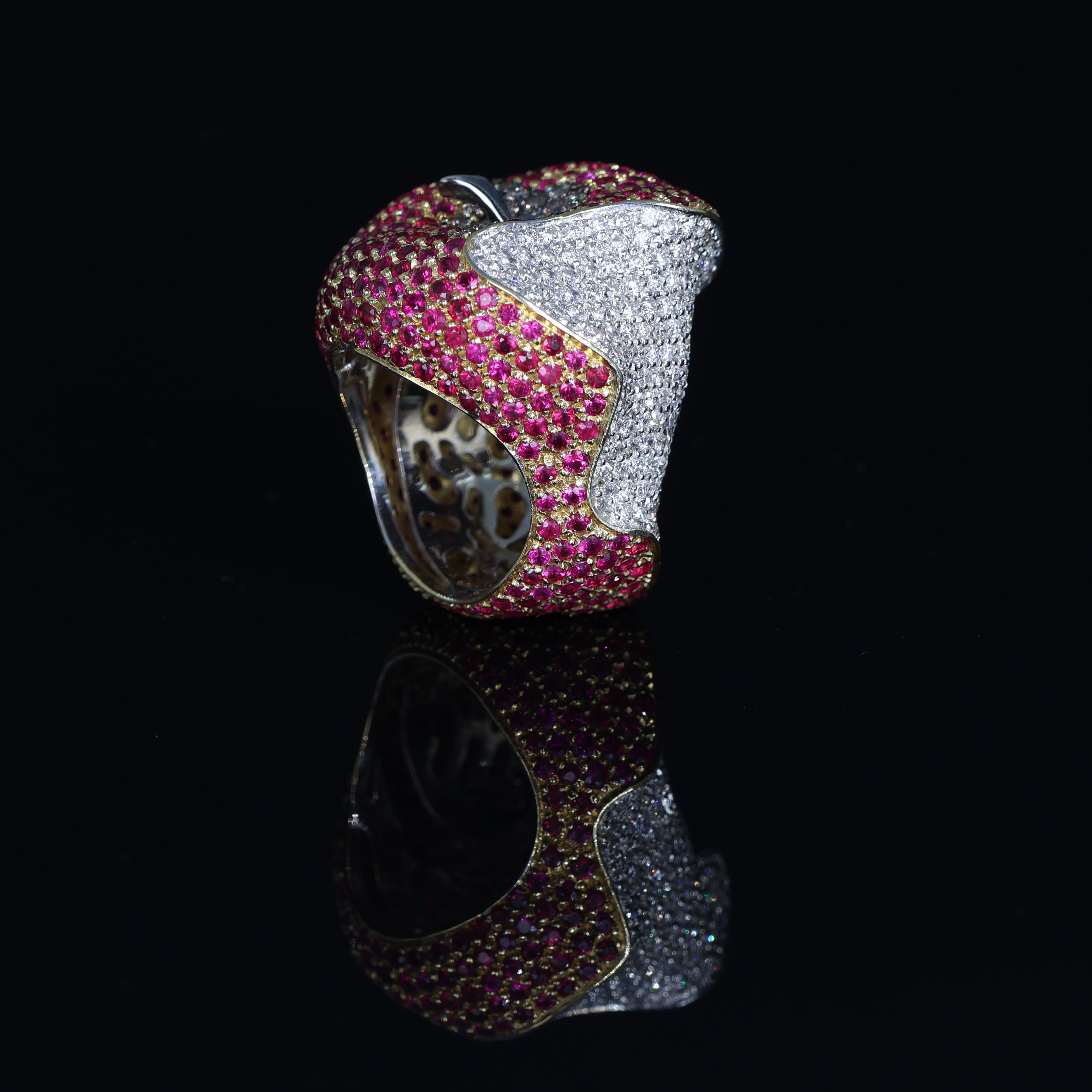 Curnis Unique Apple Masterpiece 18k White and Yellow Gold Ring Rubies Diamonds For Sale 5