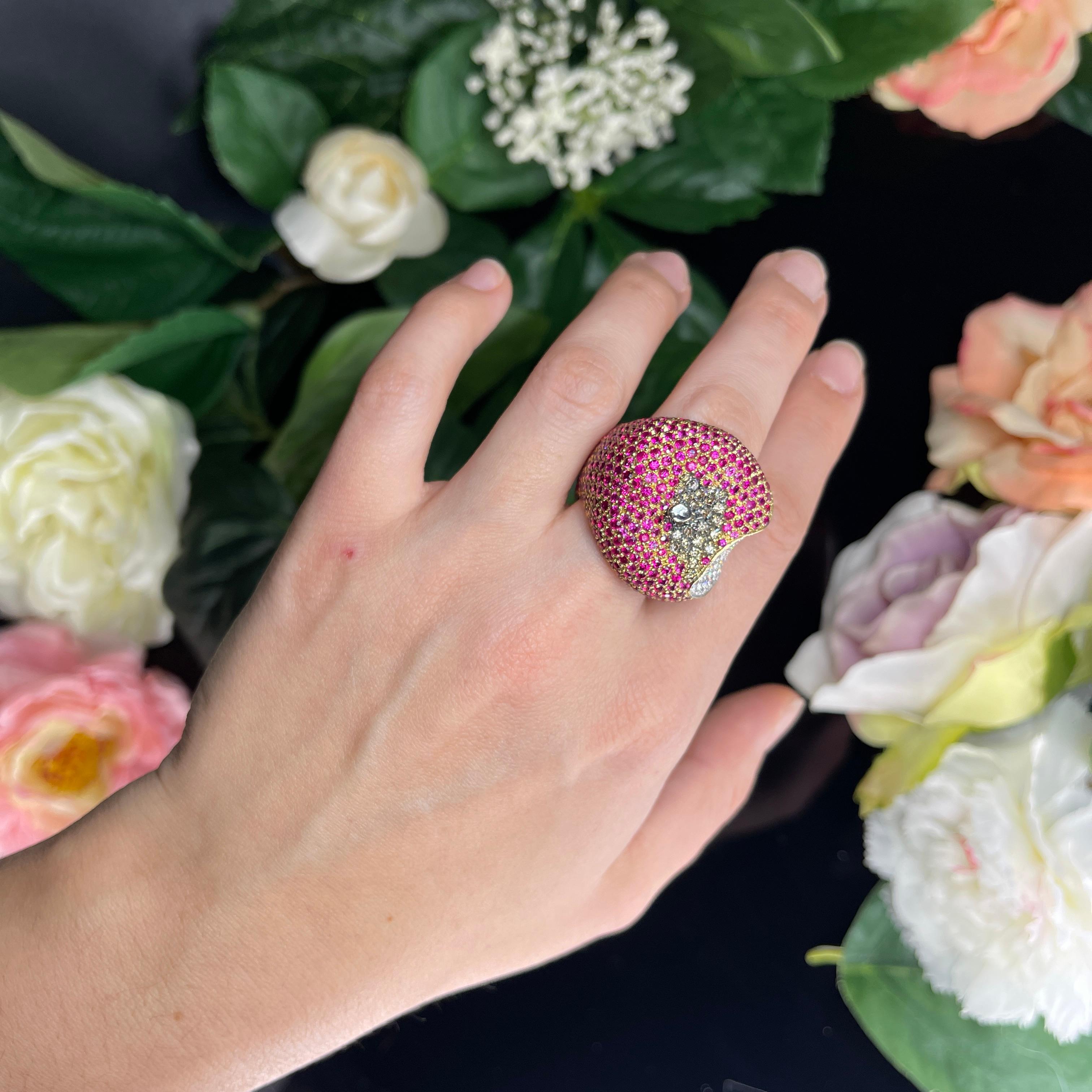 Curnis Unique Apple Masterpiece 18k White and Yellow Gold Ring Rubies Diamonds For Sale 11
