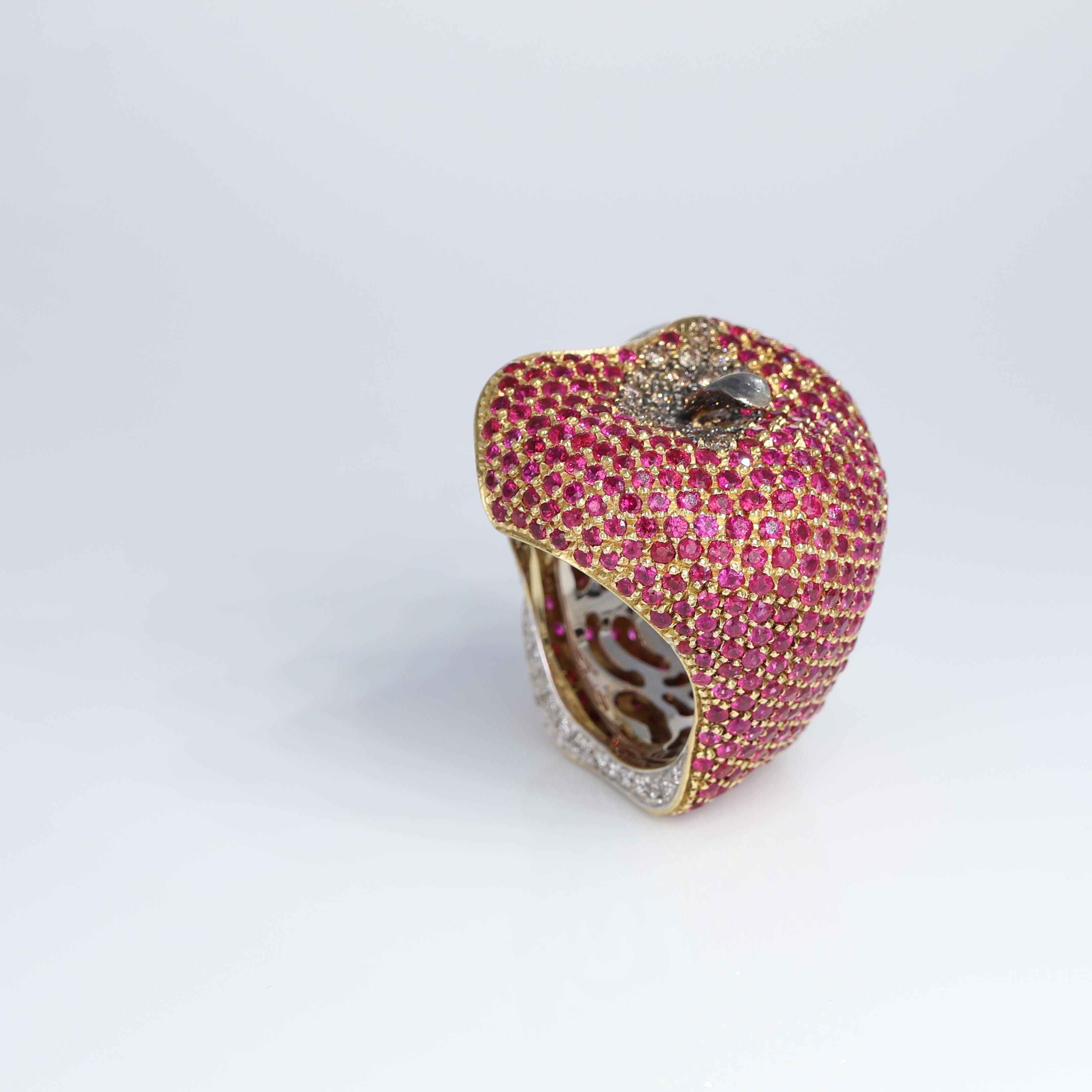 Curnis Unique Apple Masterpiece 18k White and Yellow Gold Ring Rubies Diamonds For Sale 1