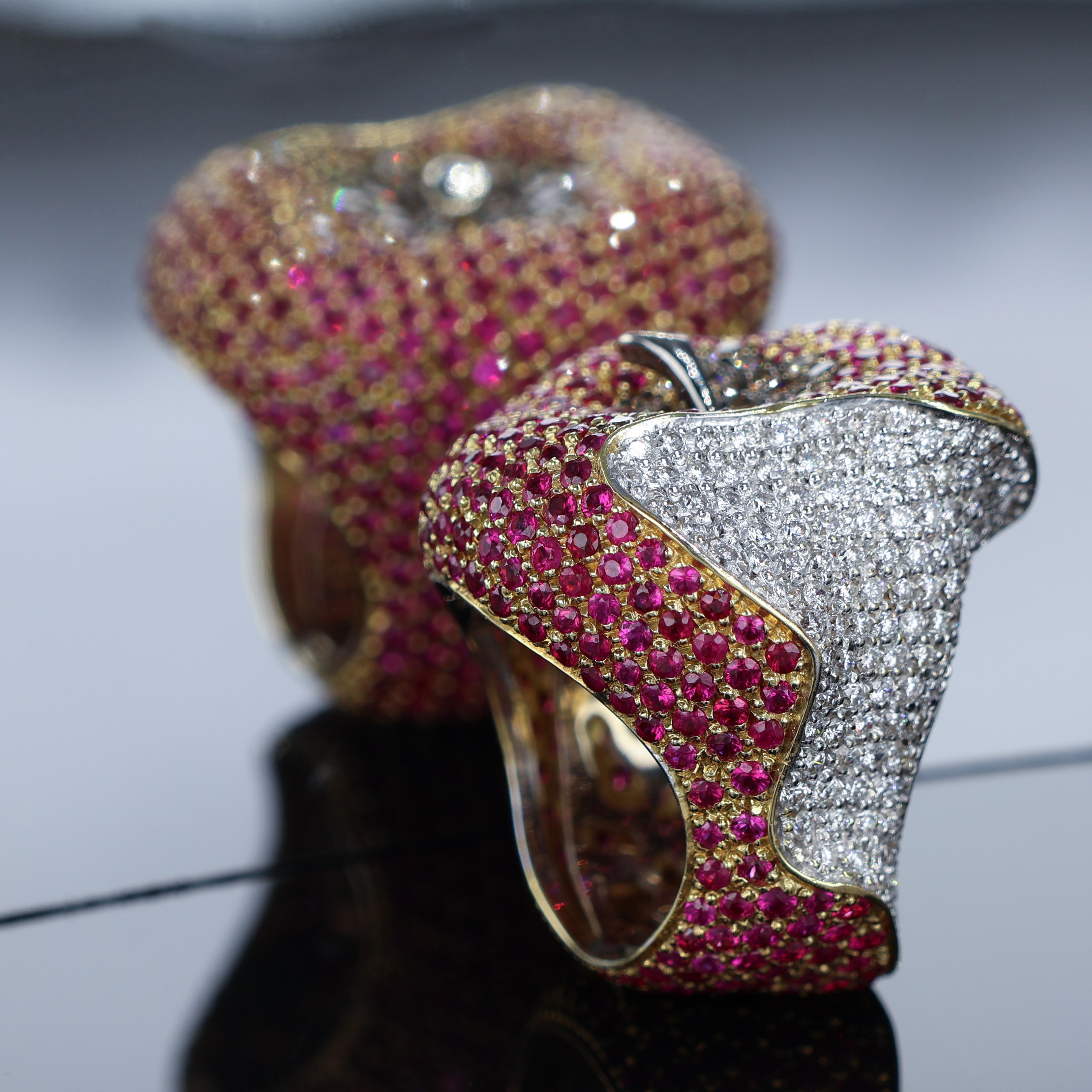 Curnis Unique Apple Masterpiece 18k White and Yellow Gold Ring Rubies Diamonds For Sale 4