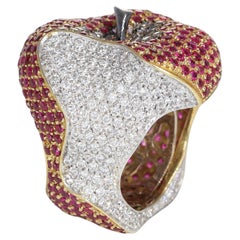 Curnis Anillo Único Obra Maestra Manzana 18k Oro Blanco y Amarillo Rubíes Diamantes