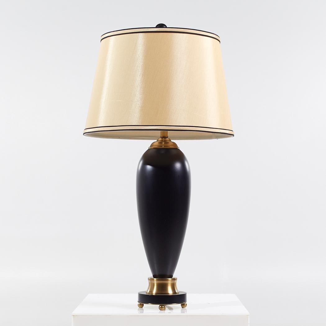 Currey & Co. Contemporary Black and Brass Tischlampe (Moderne) im Angebot