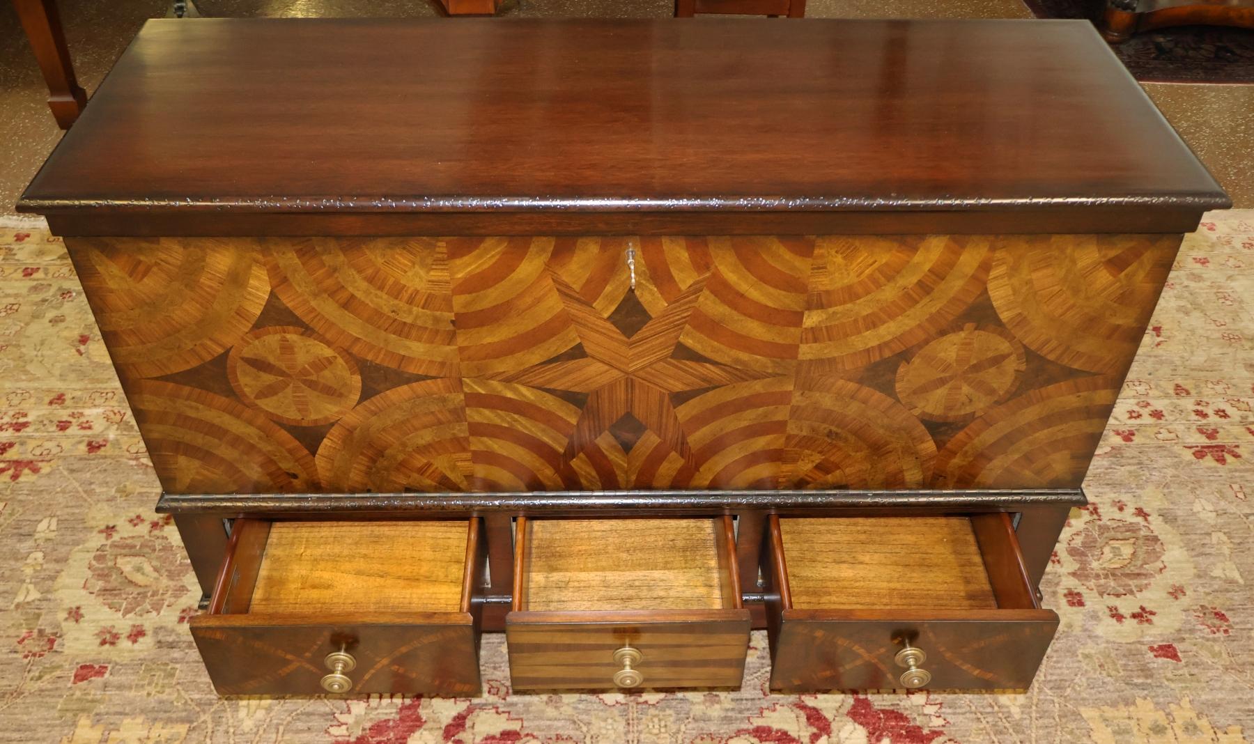 Currey And Company Creslow - Cassettiera decorativa per coperte in vendita 3