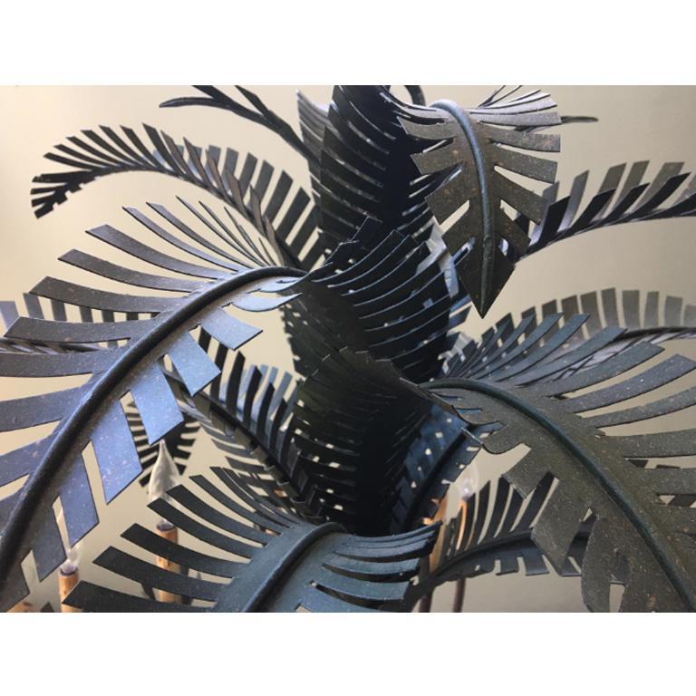 Currey & Co. 12-Light Tole Metal Palm Tree Chandelier In Good Condition In Jacksonville, FL