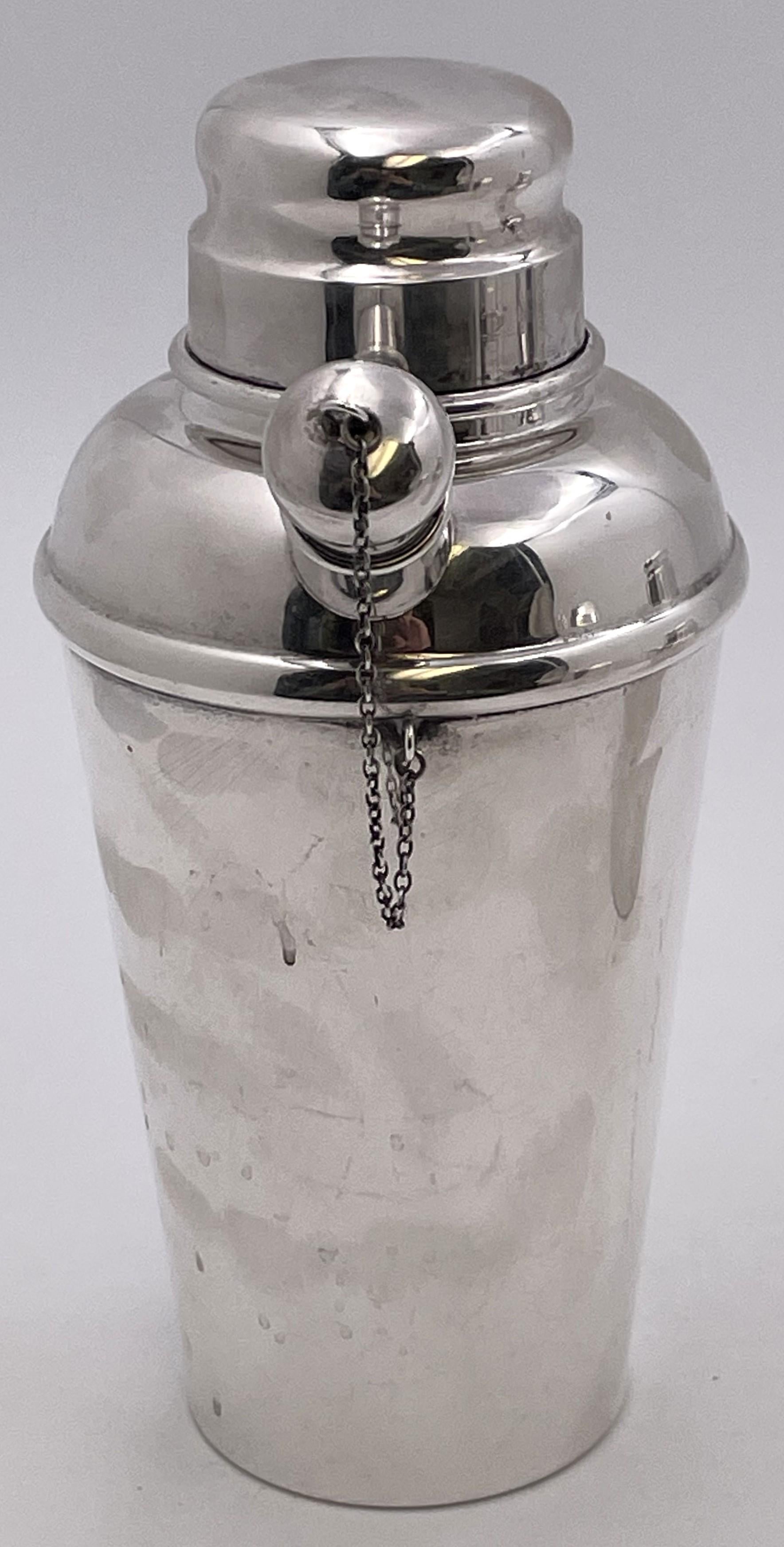 Currier & Roby sterling silver cocktail shaker in Mid-Century Modern style, with an elegant, geometric design. It measures 8 1/2'' in height by 3 3/4'' in depth, weighs 11.6 troy ounces, and bears hallmarks as shown.

Currier & Roby was founded in