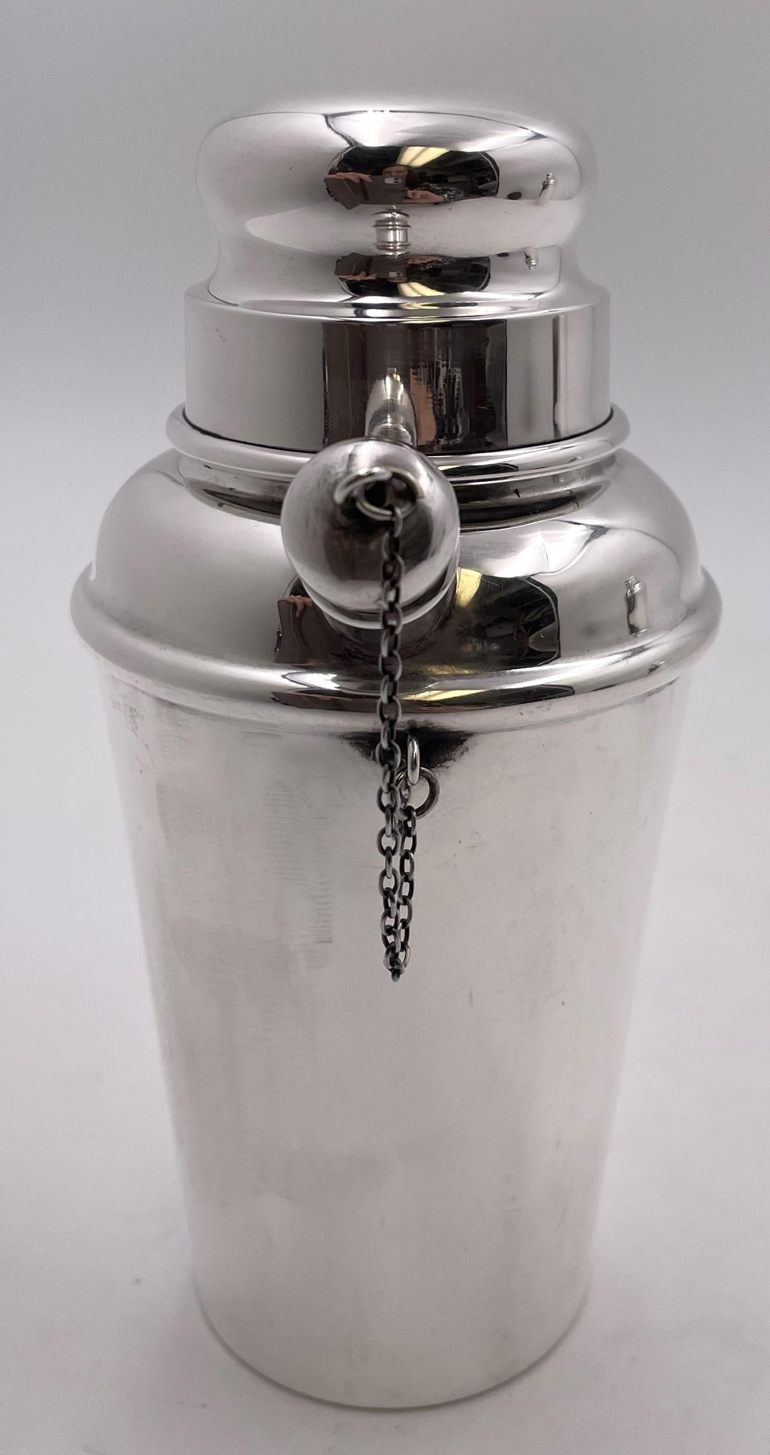 Currier & Roby Cocktail-Shaker aus Sterlingsilber im Mid-Century Modern-Stil mit elegantem, geometrischem Design, der bis zu einem halben Liter fasst. Es misst 6 2/3 