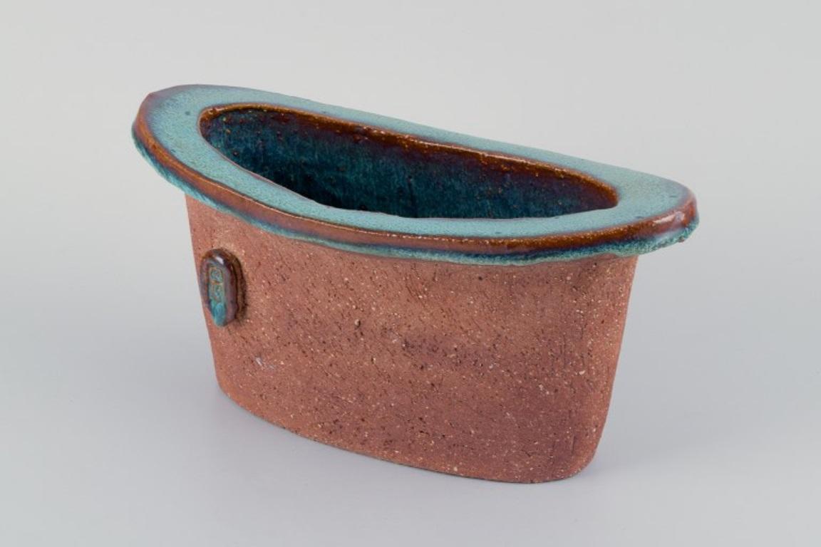 Swedish Curt Addin, large bowl in chamotte clay. Interior with turquoise glaze. For Sale