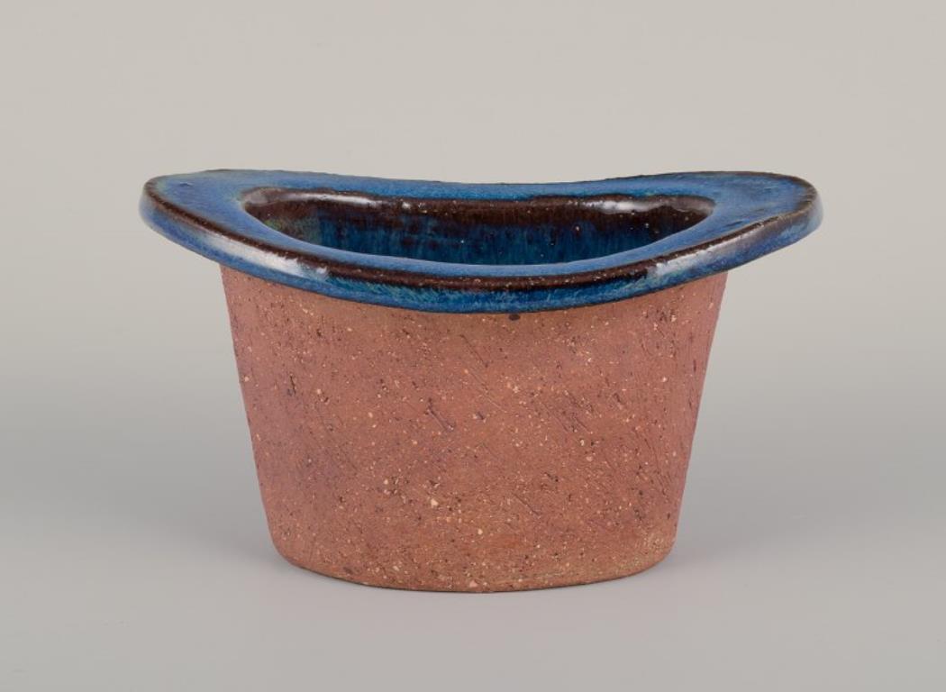 Moderno Curt Magnus Addin, ceramista svedese. Vaso in ceramica in stile modernista. in vendita